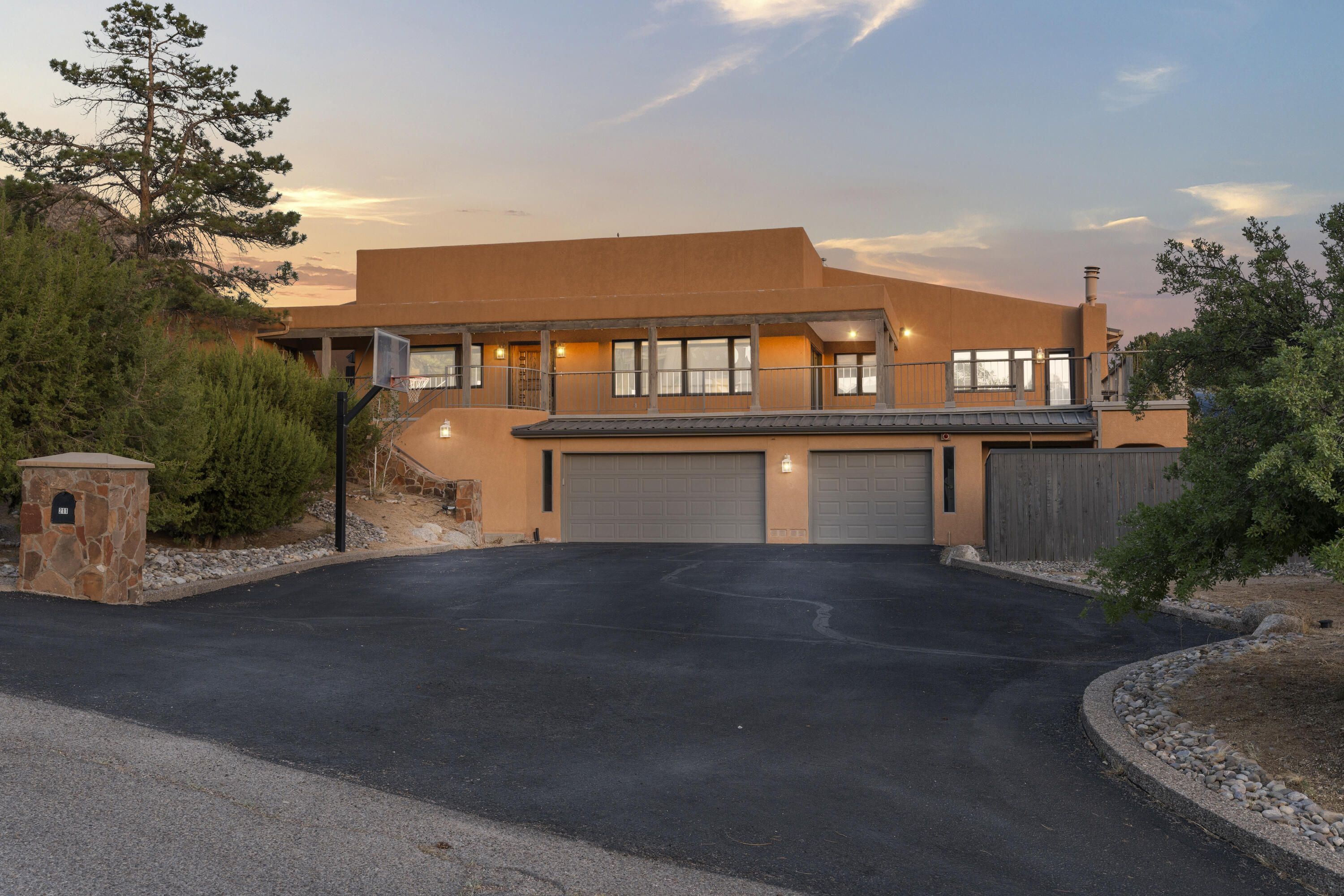 211 Spring Creek Place NE, Albuquerque, NM 87122