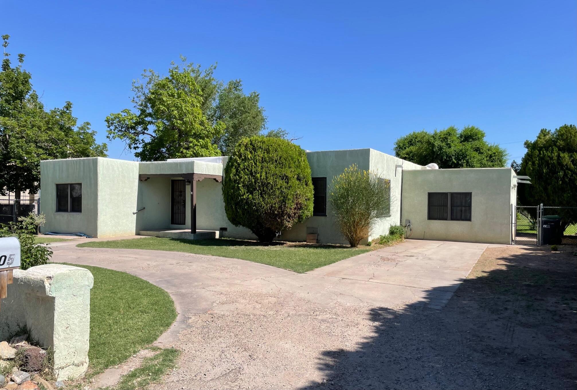 505 Mullen Drive NW, Los Ranchos, NM 87107