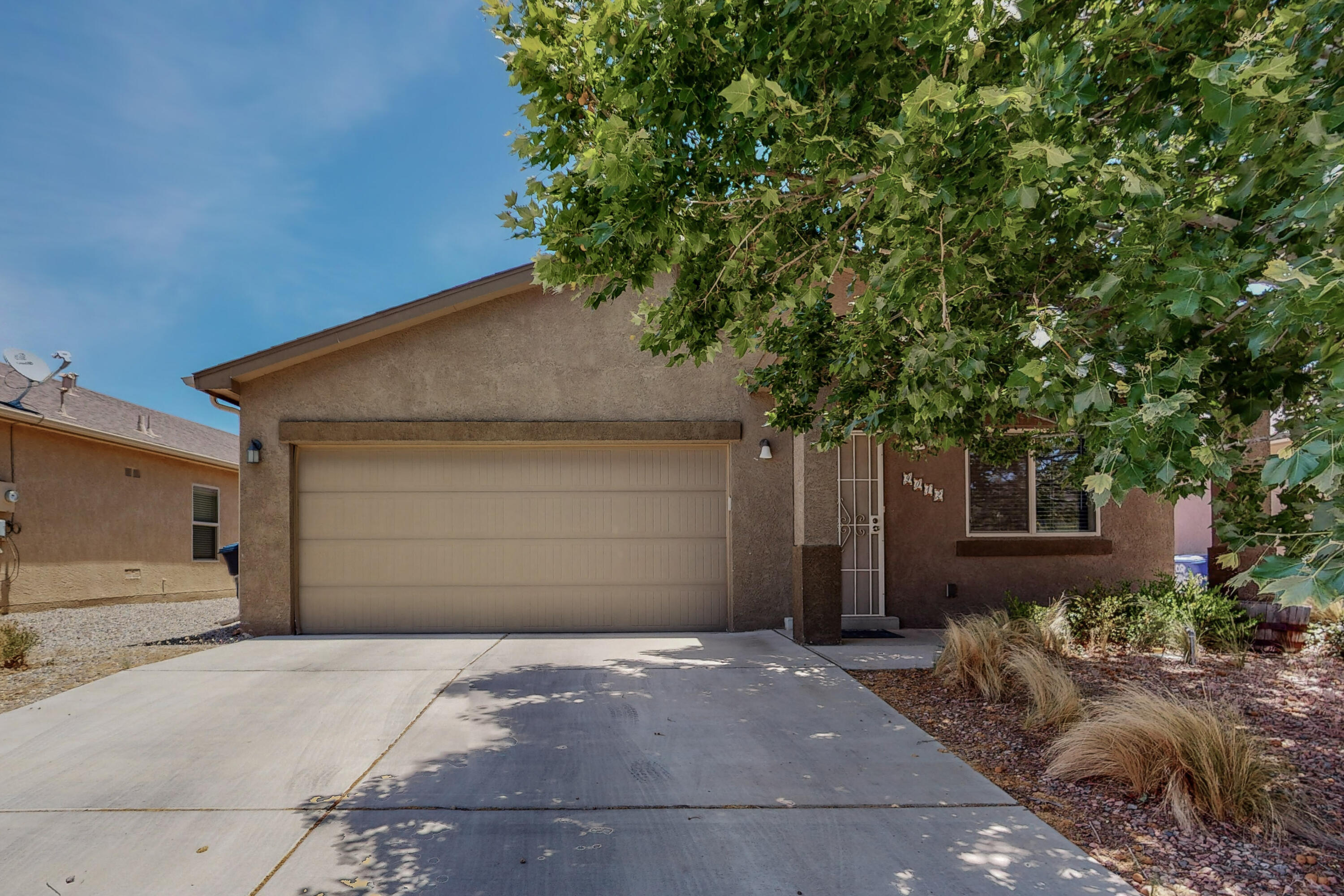 Come and see this great House!! Excellent location, sits on a cul de sac fully landscaped front and back, open kitchen, W&D, covered patio, lots of storage, pantry! Located in Volcano Vista school district, close to shopping and many outdoor amenities.