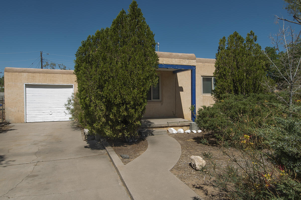 1005 Princeton Drive NE, Albuquerque, NM 87106
