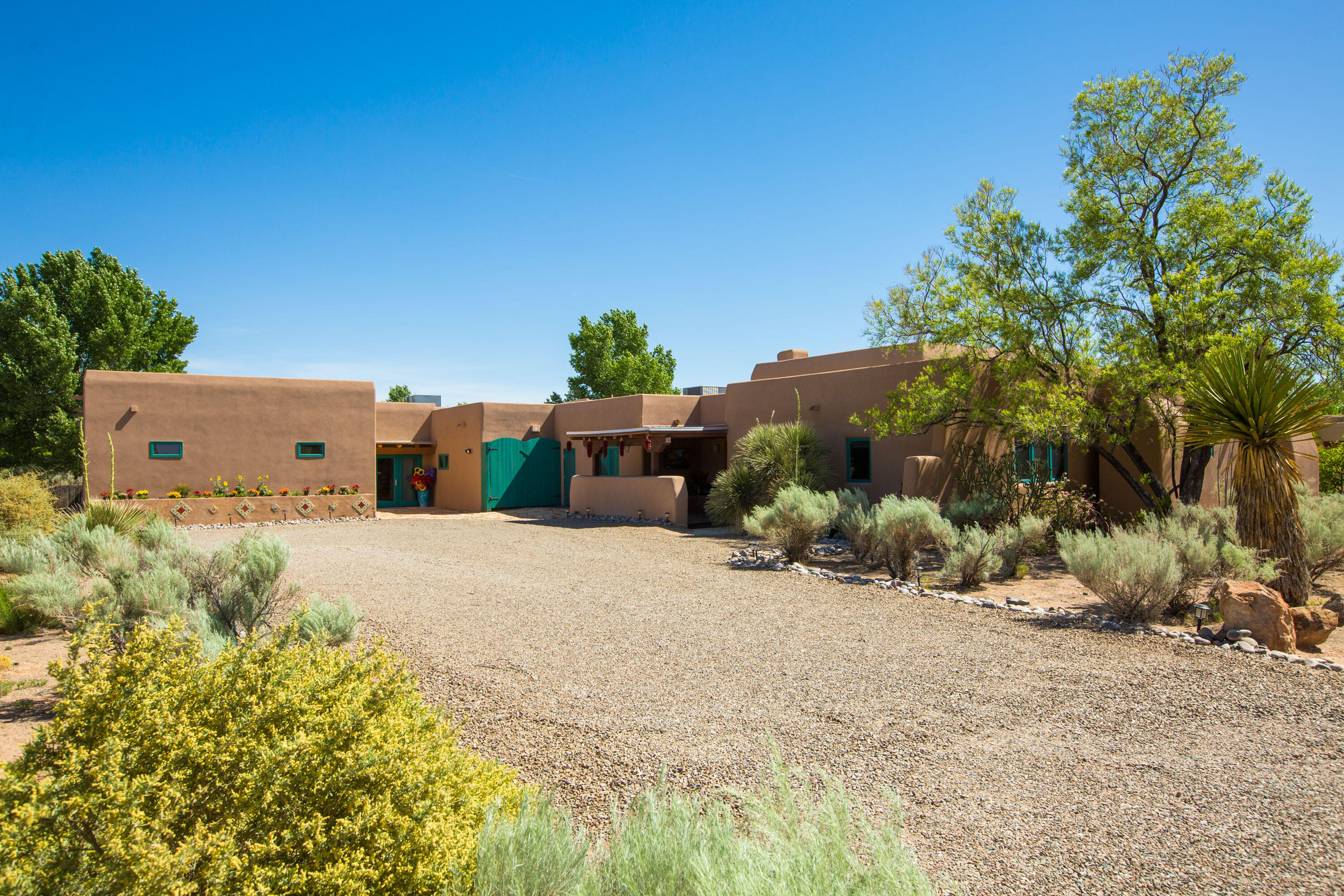 112 Thanes Way, Corrales, NM 87048