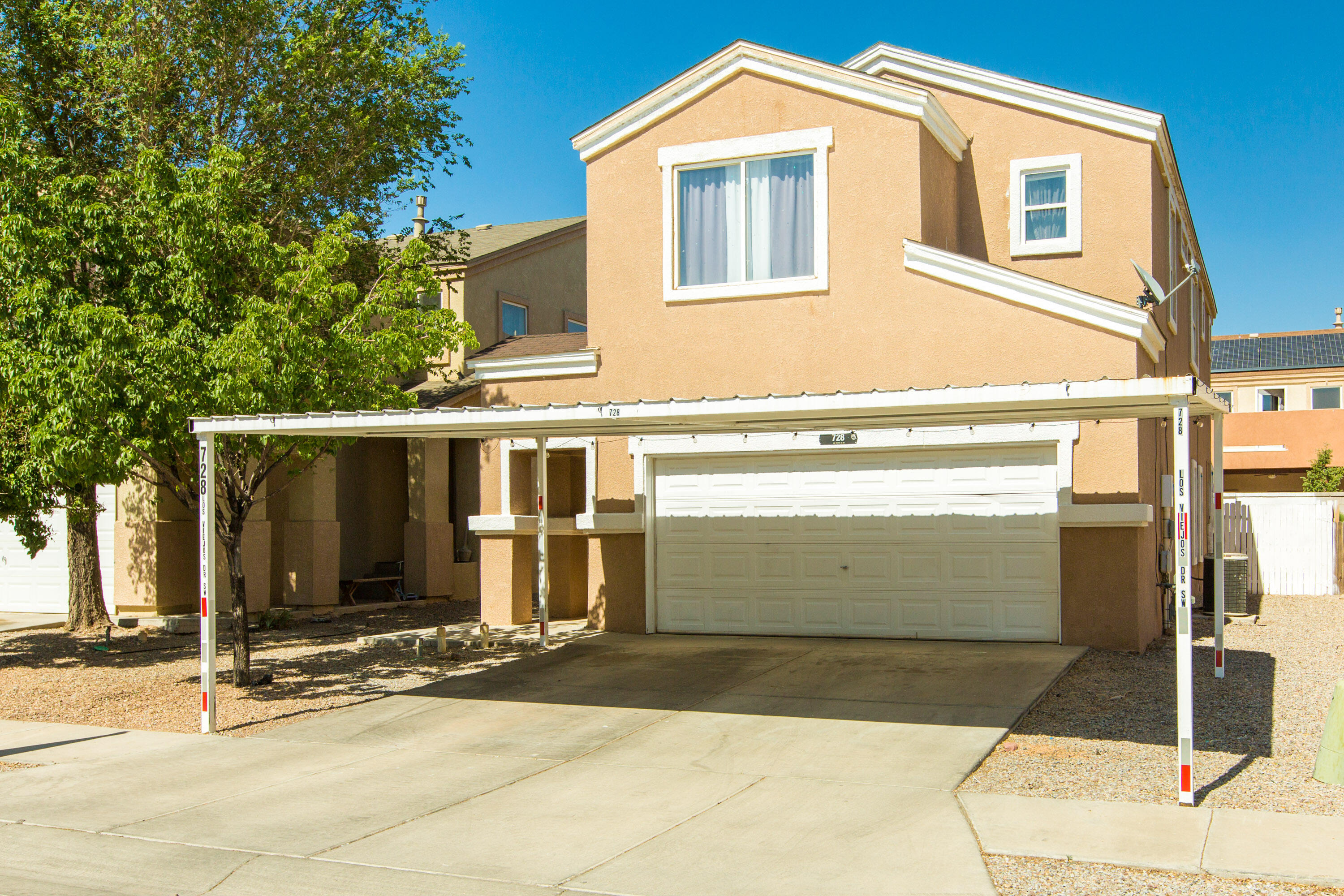 728 Los Viejos Drive SW, Albuquerque, NM 87105