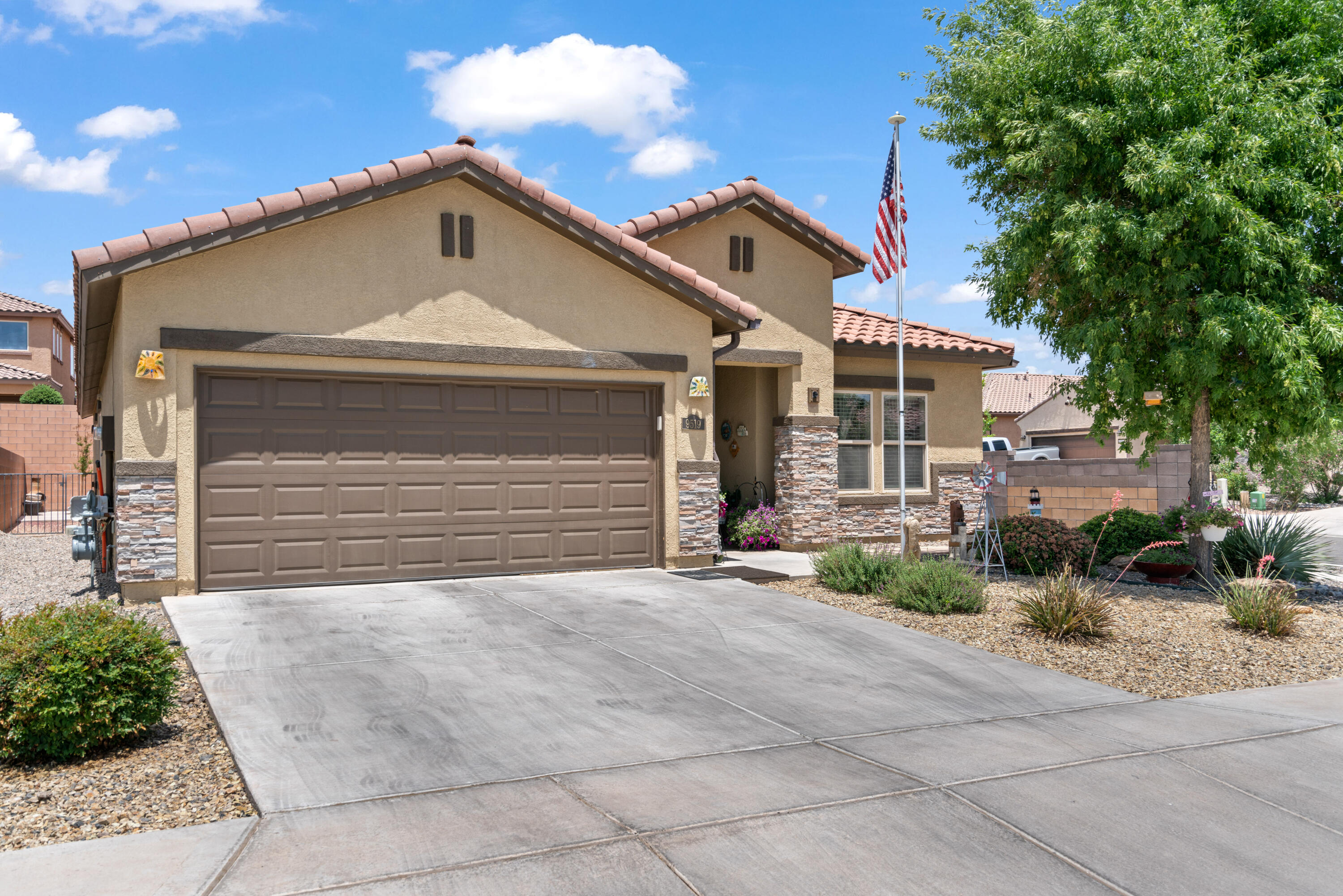 Welcome to this single-story, original owner Pulte home in the Boulders Subdivision! This home features an open, spacious floorplan with 3 bedrooms plus an office or possible 4th room! A Beautiful Kitchen that opens to the living area with a  large granite island and walk in pantry. Large master with a nice large master bath including a double sink, garden tub and walk-in shower. The front office can be used as an office or bonus room playroom. Backyard is great for entertaining with a new built in grill ready for summer cookouts. Super nice community park nearby.  Private corner lot is a bonus with Mountain Views, don't miss out on this dialed in home ready to go.