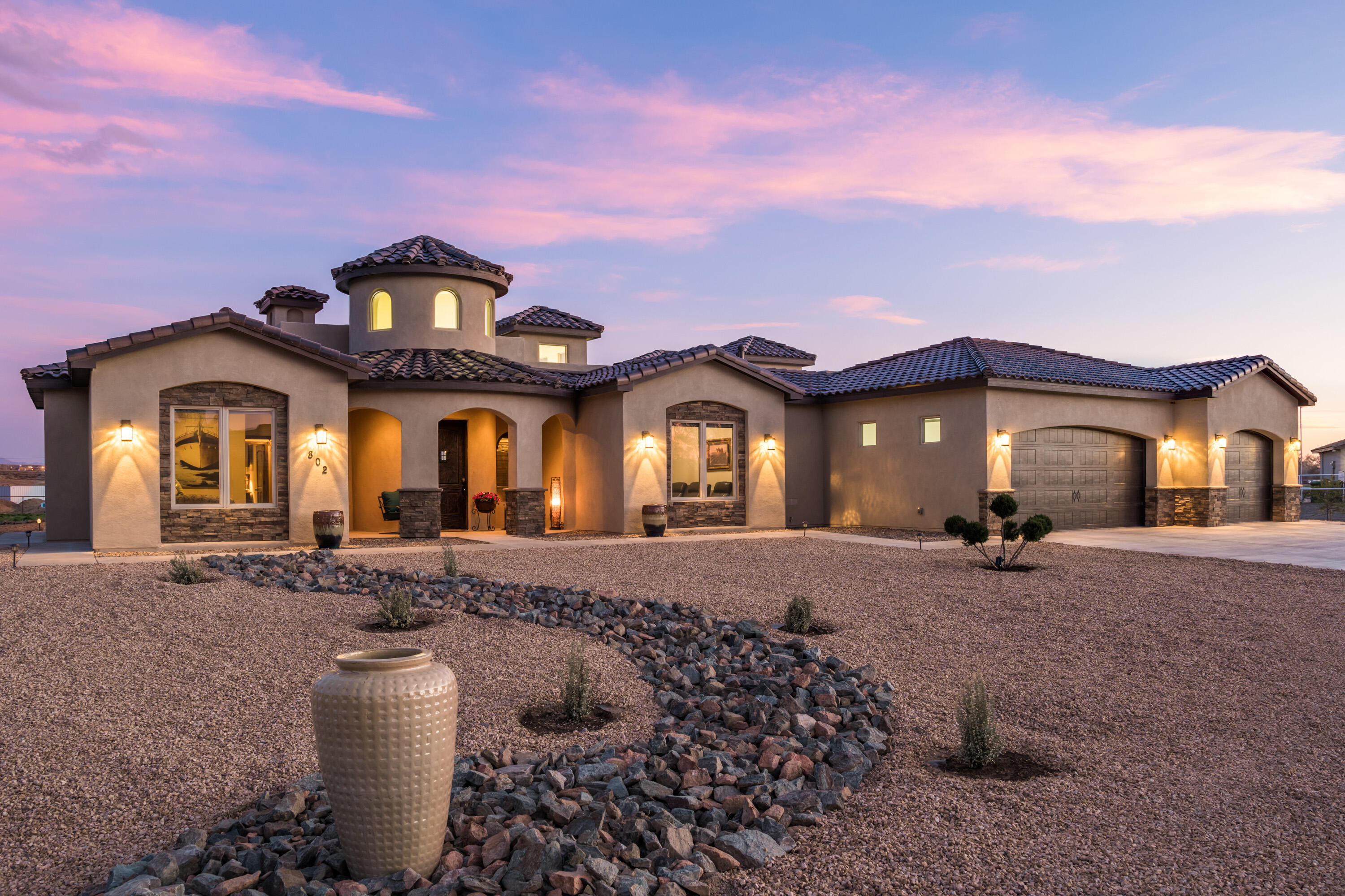 802 Holstein Court SW, Albuquerque, NM 87105