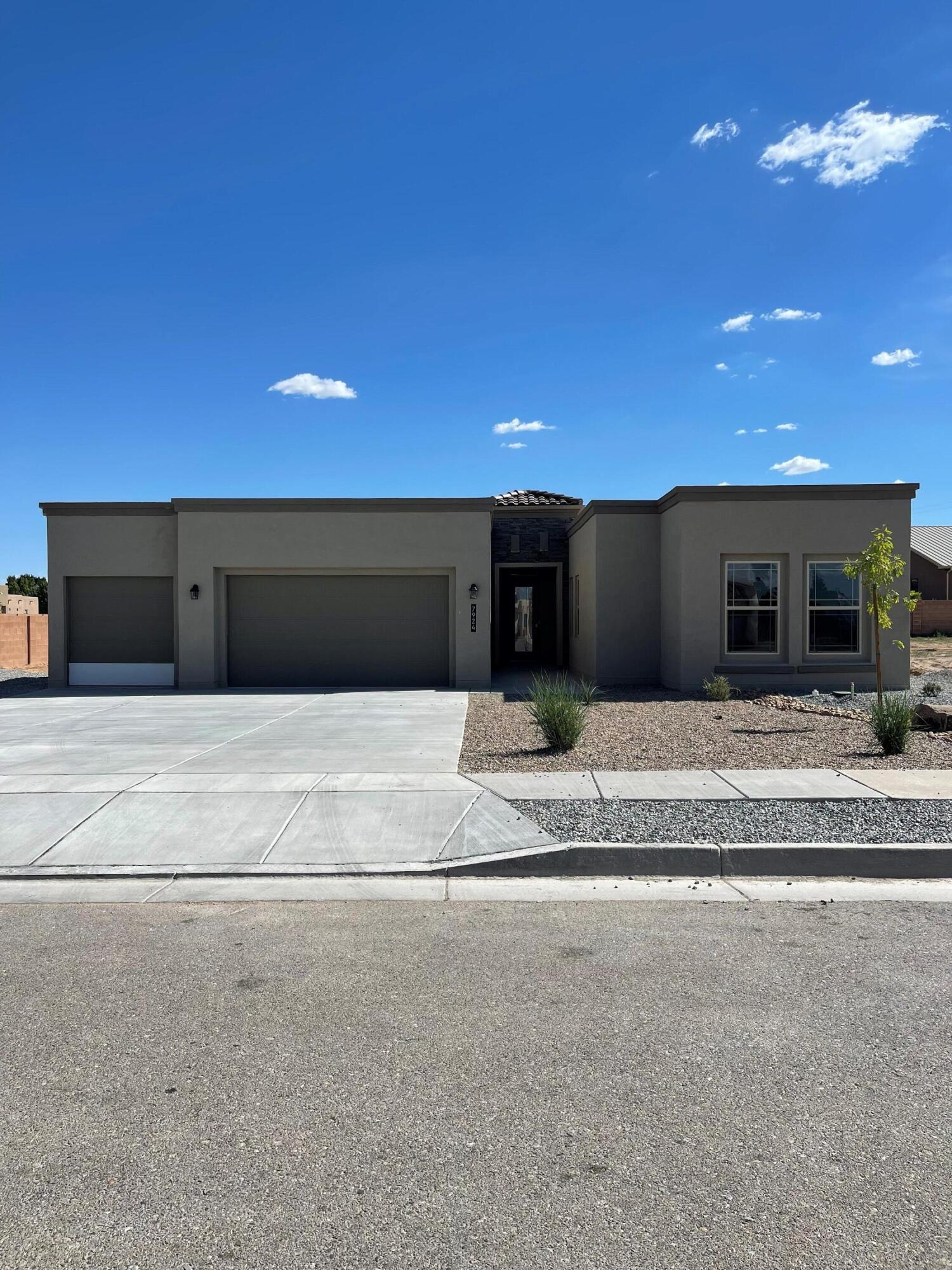 7924 Victoria Drive NW, Albuquerque, NM 87120