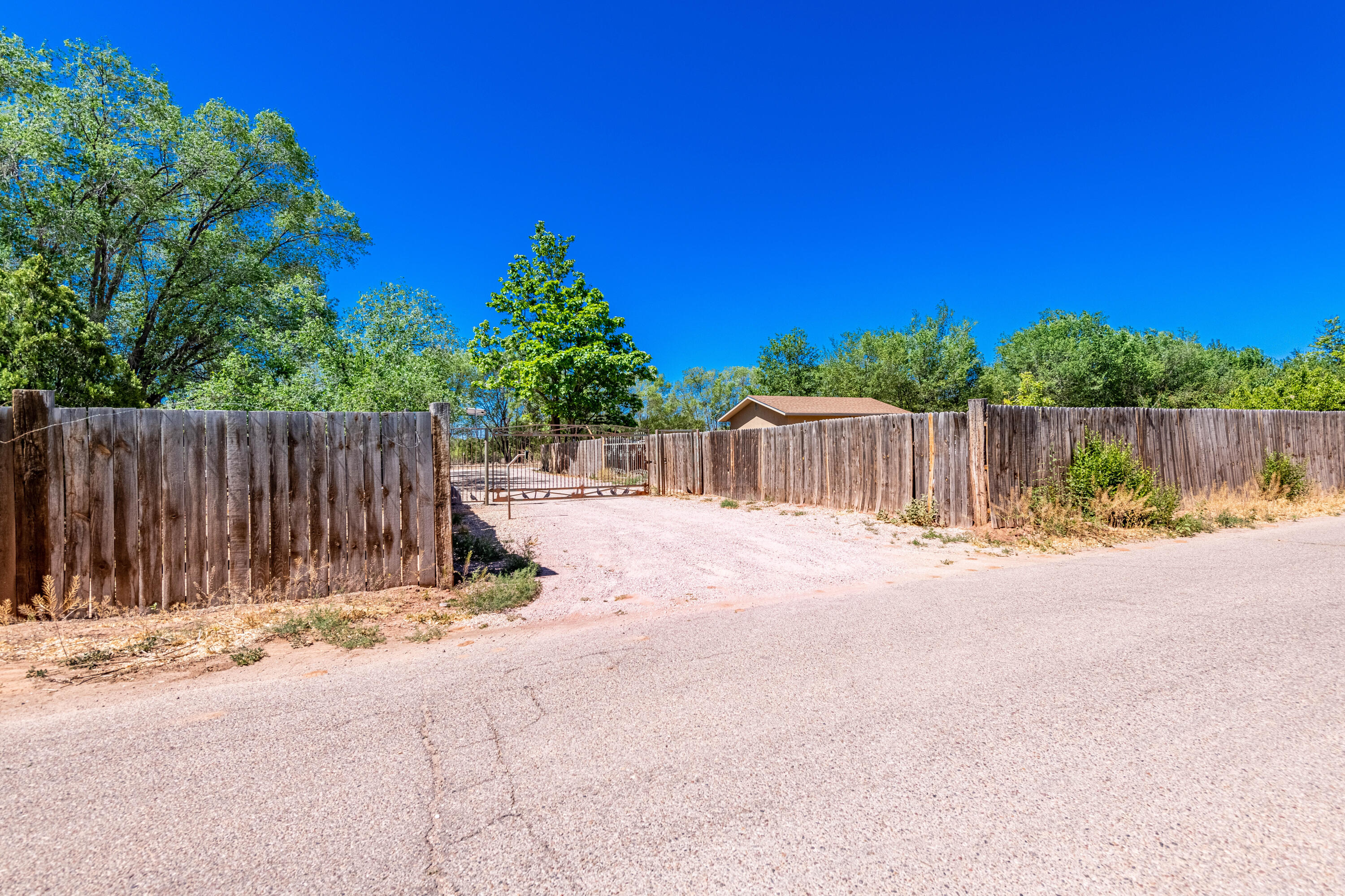 15 Camino Cueller, Corrales, NM 87048