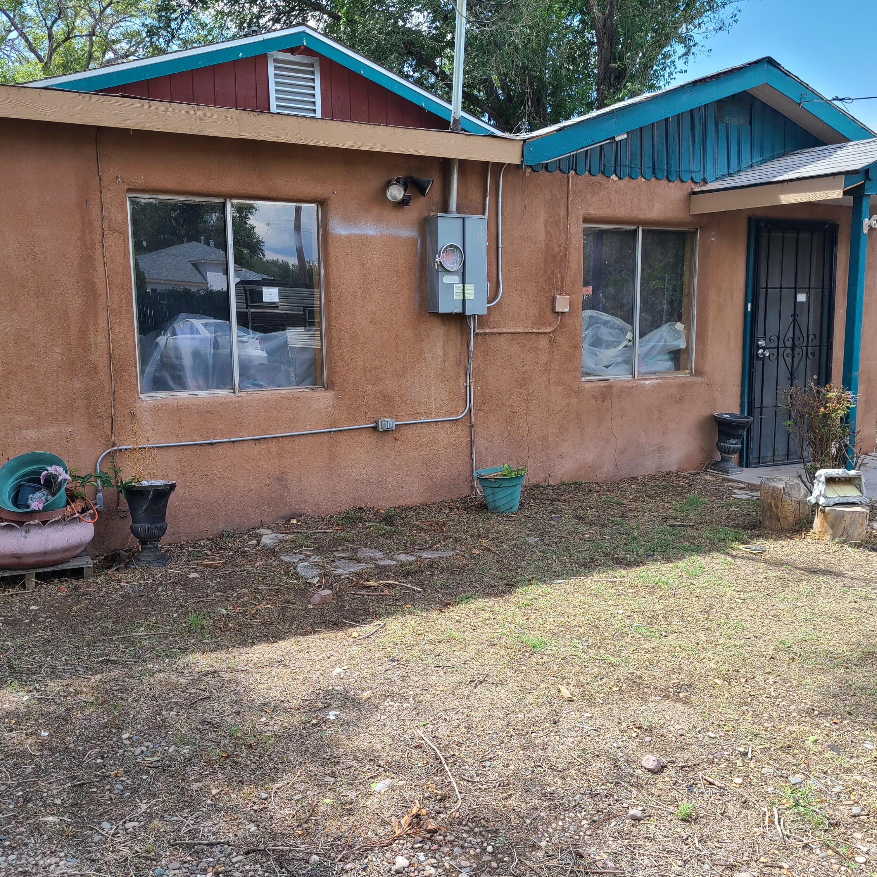 809 Riverside Road SW, Albuquerque, NM 87105