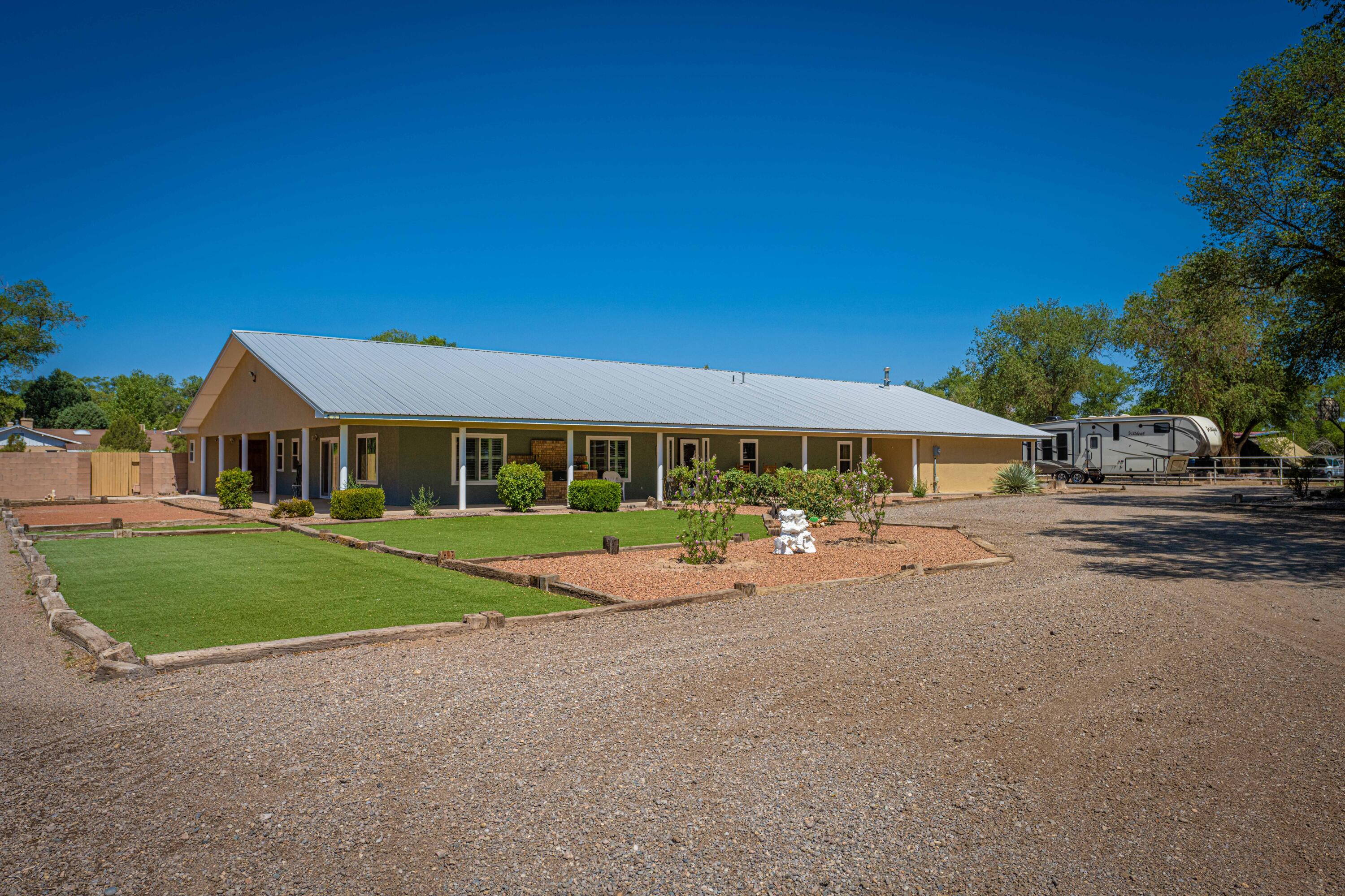 417 Clark Road SW, Albuquerque, NM 87105