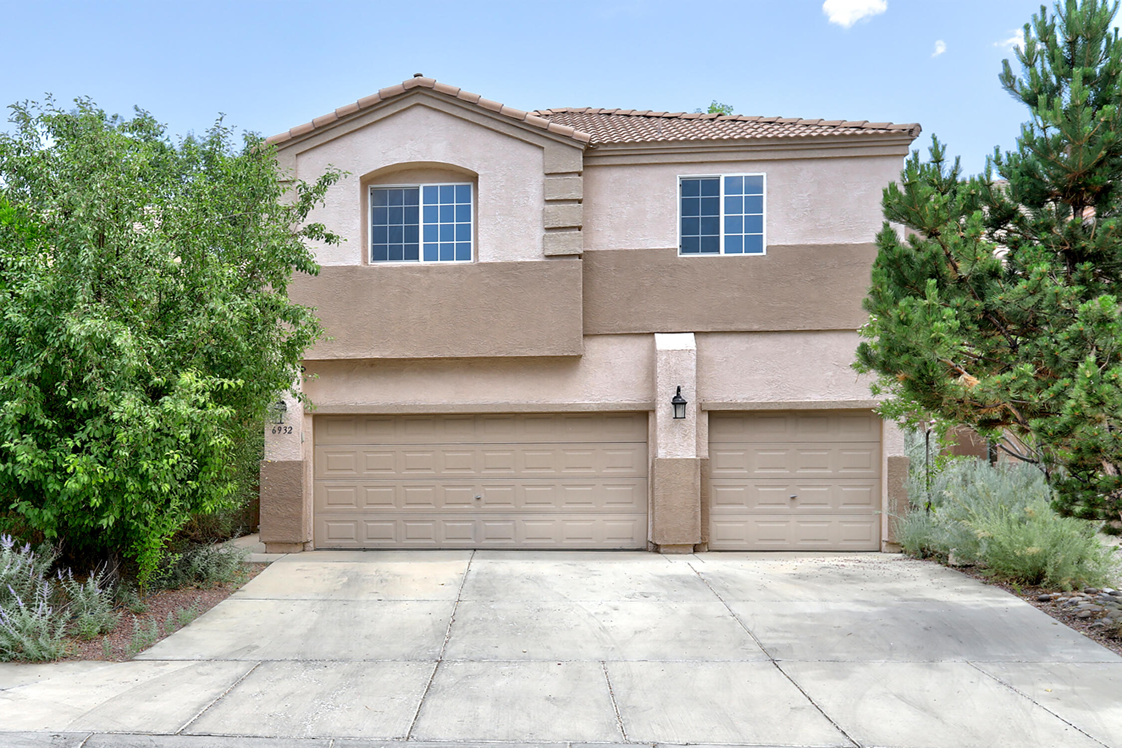 Freshly painted and large enough for everyone with 2 primary suites, and a bedroom downstairs. Upstairs hall way bath has double sinks. Both Primary suites have walk in closets, separate showers, garden tubs, and double sinks. One has mountain views and one has a balcony. Downstairs has open floor plan that has many different options for living and dining spaces to suite your needs. Large bright kitchen with island, pantry and ample counter space. Upstairs loft could become a 5th bedroom, an ideal office or play area. 3 car garage and refrigerated air complete this home. The neighborhood has walking trails and 4 parks within close proximity to the house with one being a dog park.