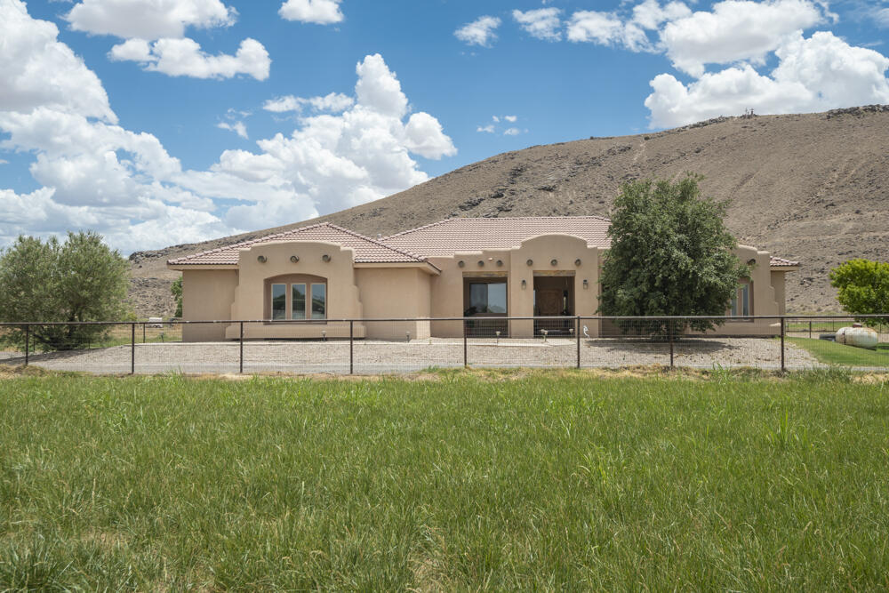 26 Bendita Loma, Los Lunas, NM 87031