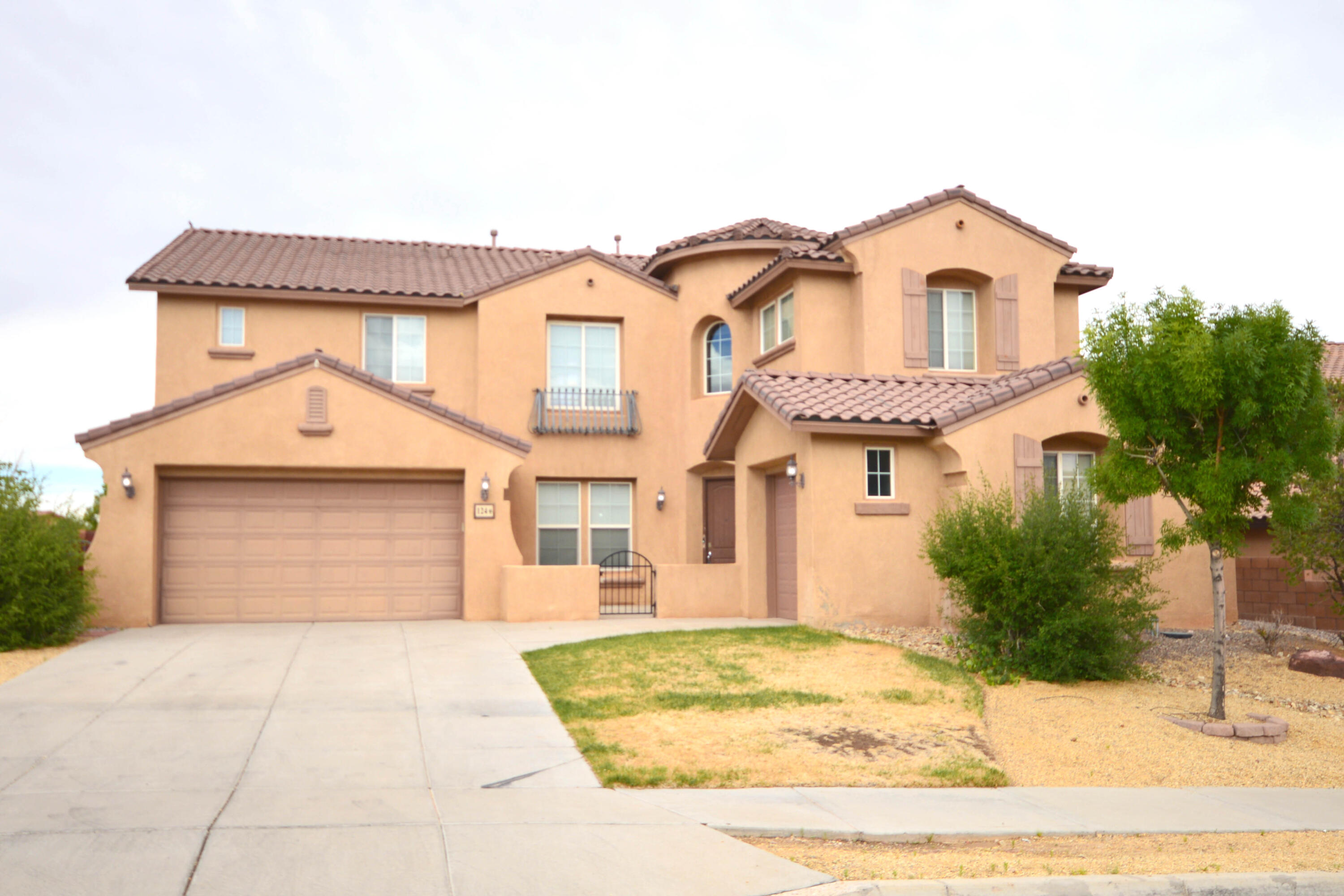 124 Los Miradores Drive NE, Rio Rancho, NM 87124