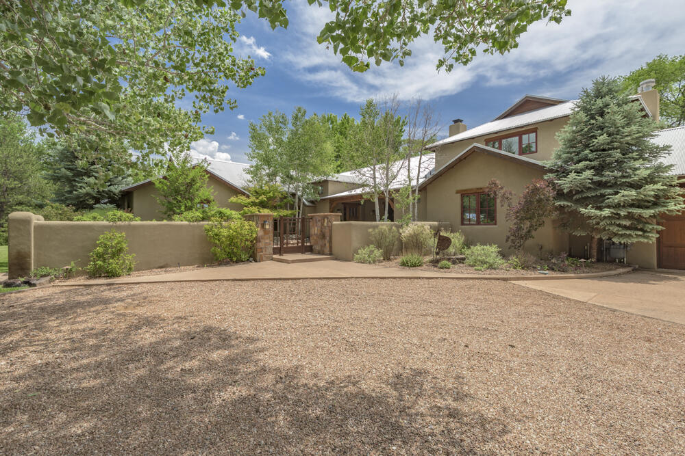 404 Price Lane, Corrales, NM 87048