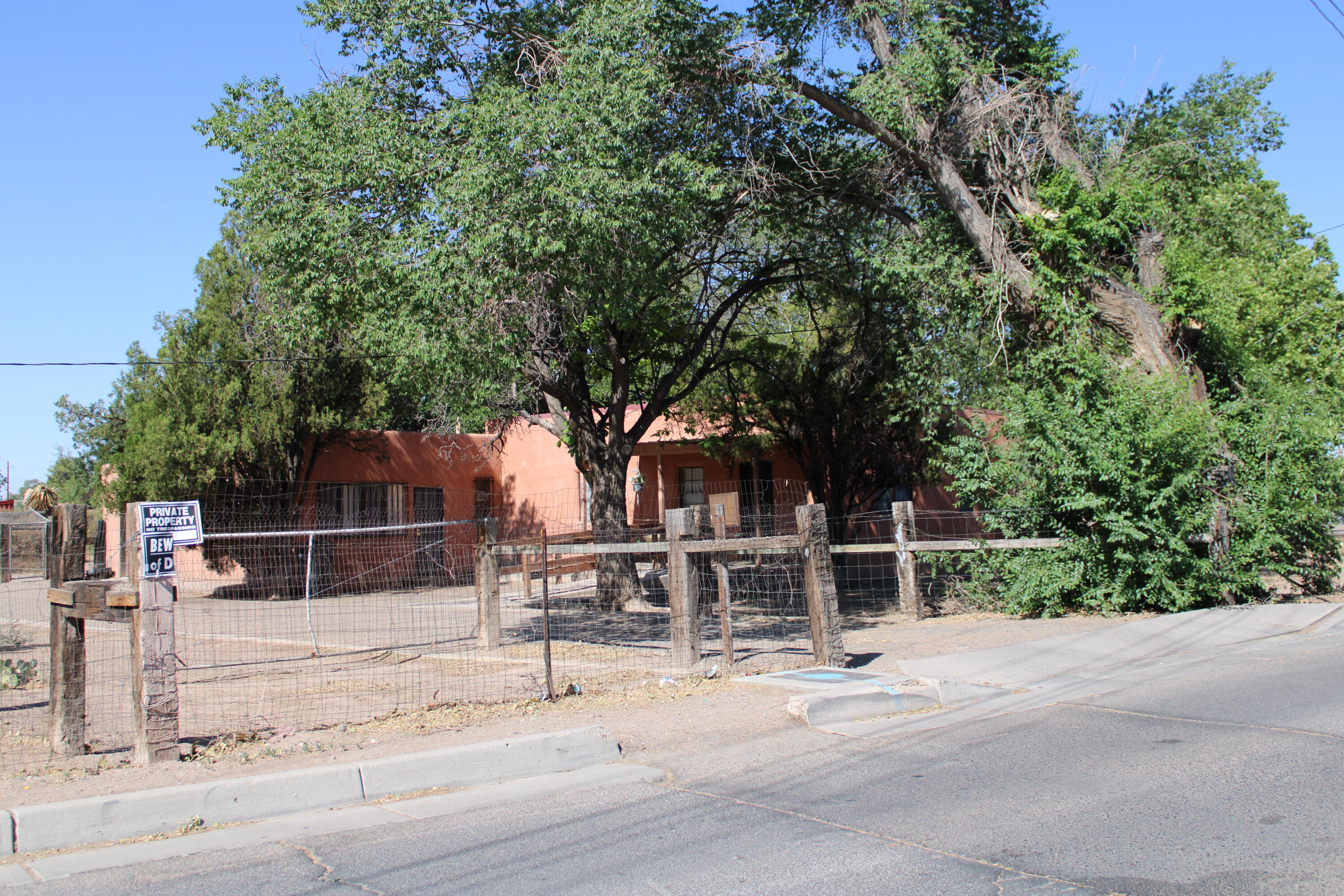 1424 Arenal Road SW, Albuquerque, NM 87105
