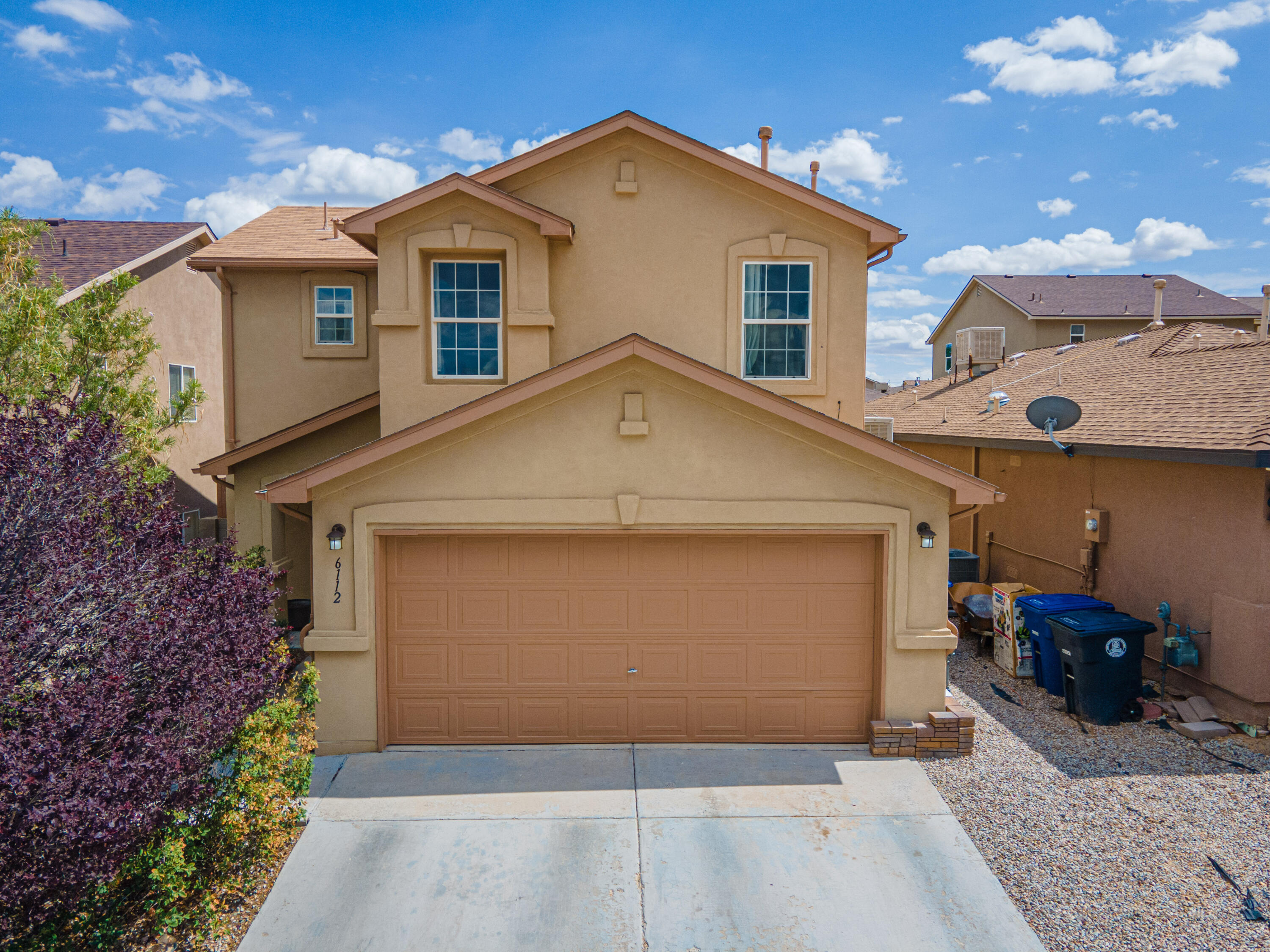 Step into this beautiful home featuring 3 bedrooms and 3 bathrooms. Open concept floor plan with the kitchen opening up to the dining and living room area. Conveniently located near parks, shopping and restaurants. Easy access to the backyard from the kitchen, with a covered patio. Tons of ample space to enjoy outdoor activities and perfect for entertaining. This home has so much to offer, come make it yours today!