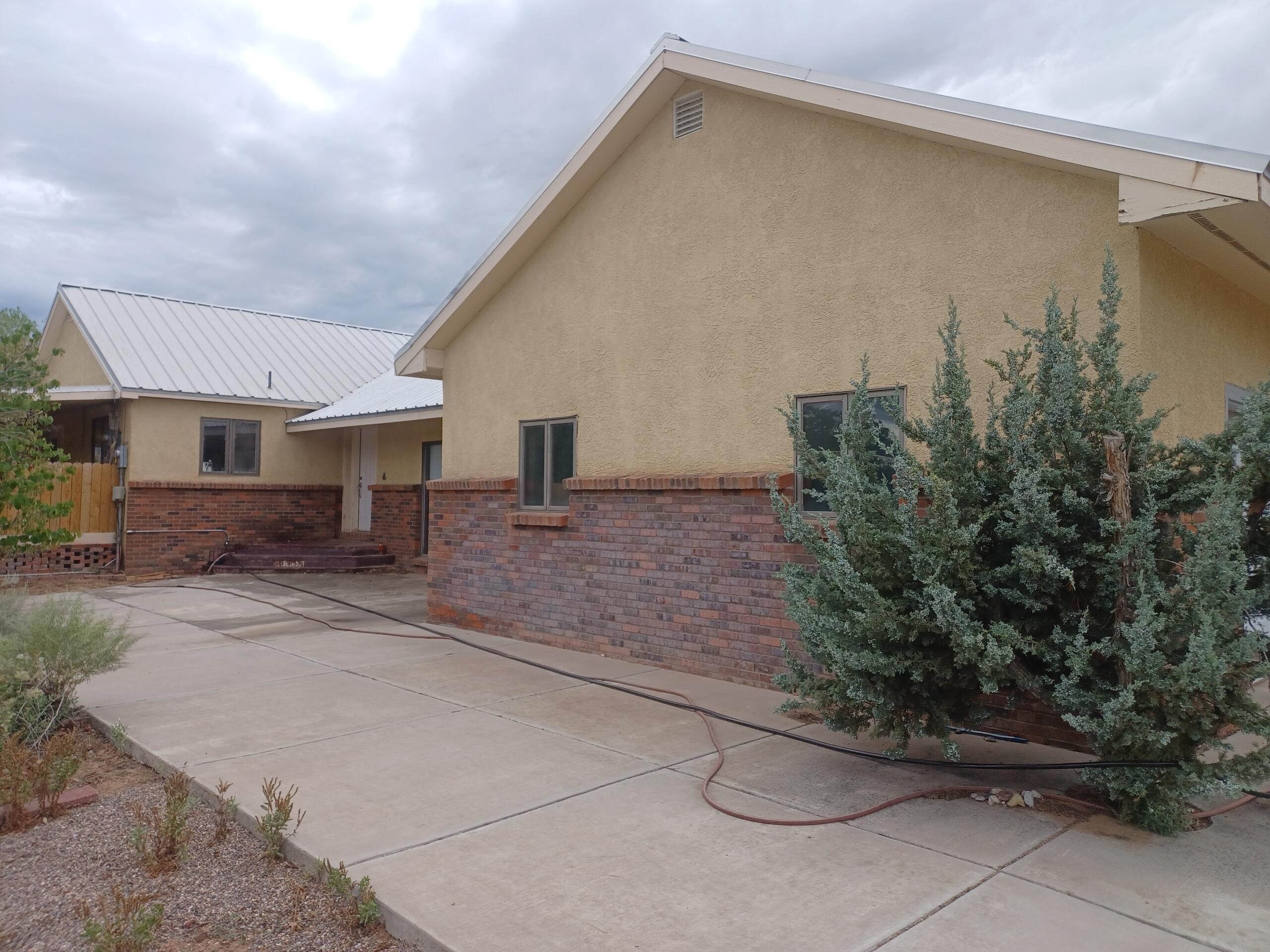 135 Reclining Acres Road, Corrales, NM 87048