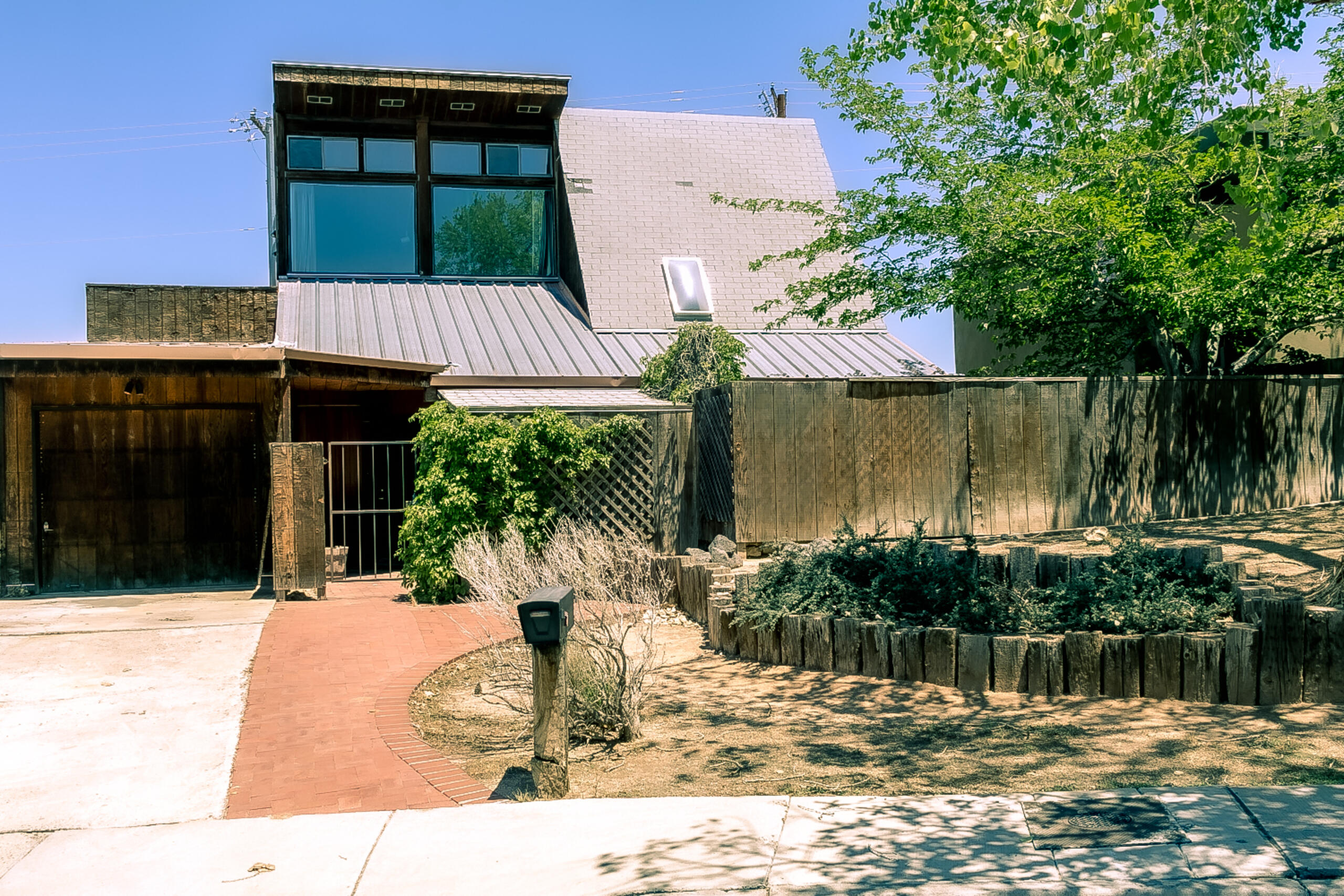1925 Apache Court NE, Albuquerque, NM 87106