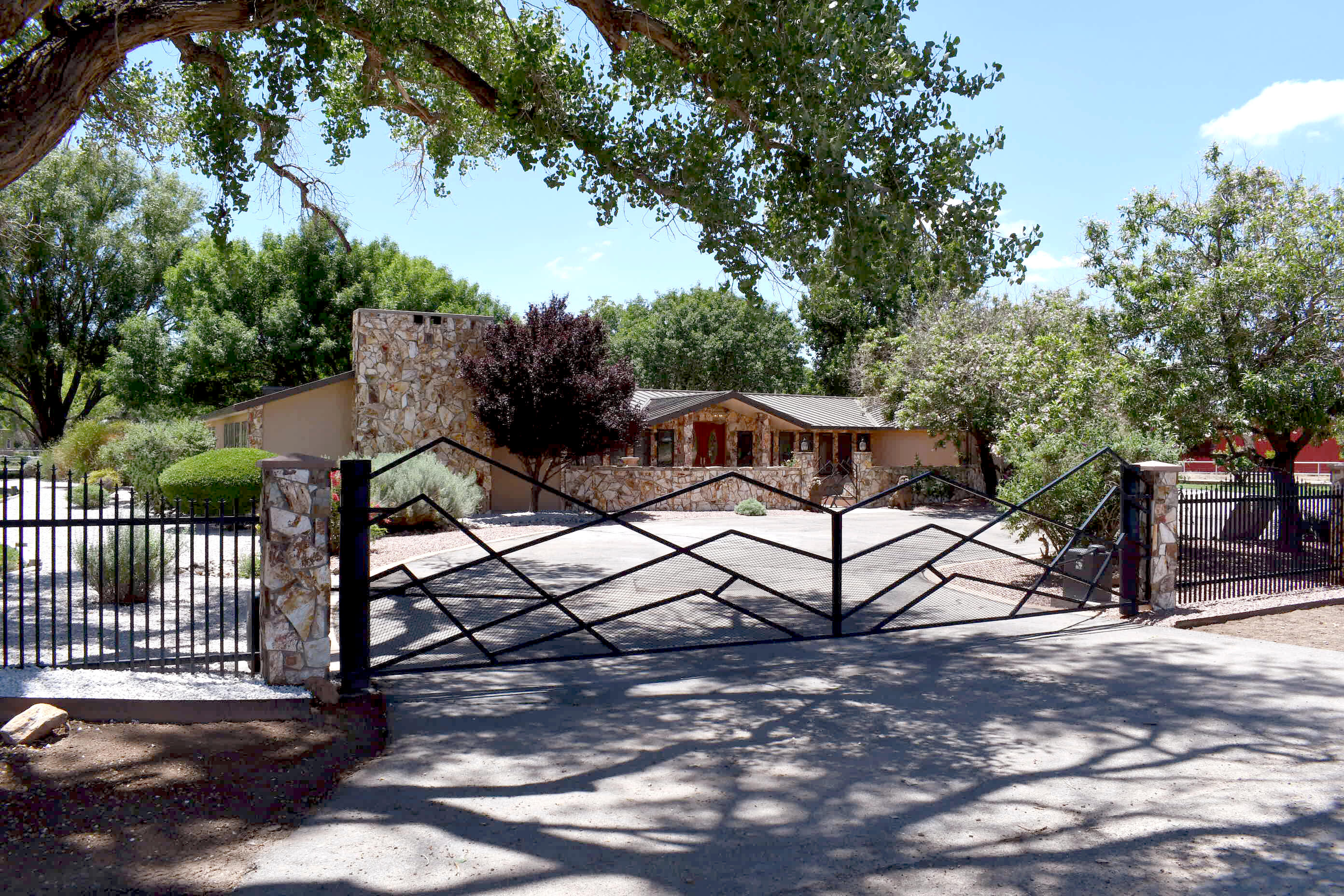 820 Salida Sandia Road SW, Albuquerque, NM 87105
