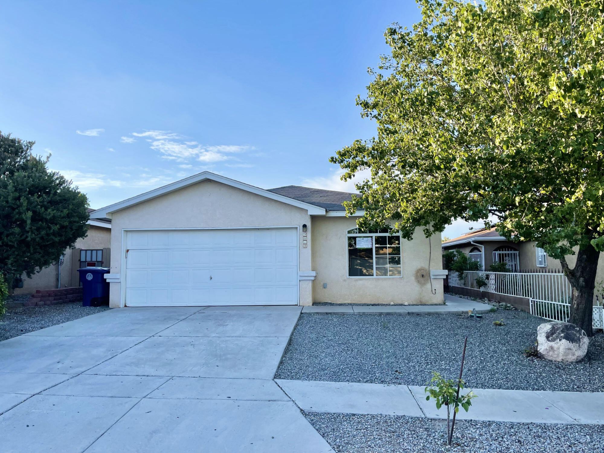 9019 Eiffel Avenue SW, Albuquerque, NM 87121