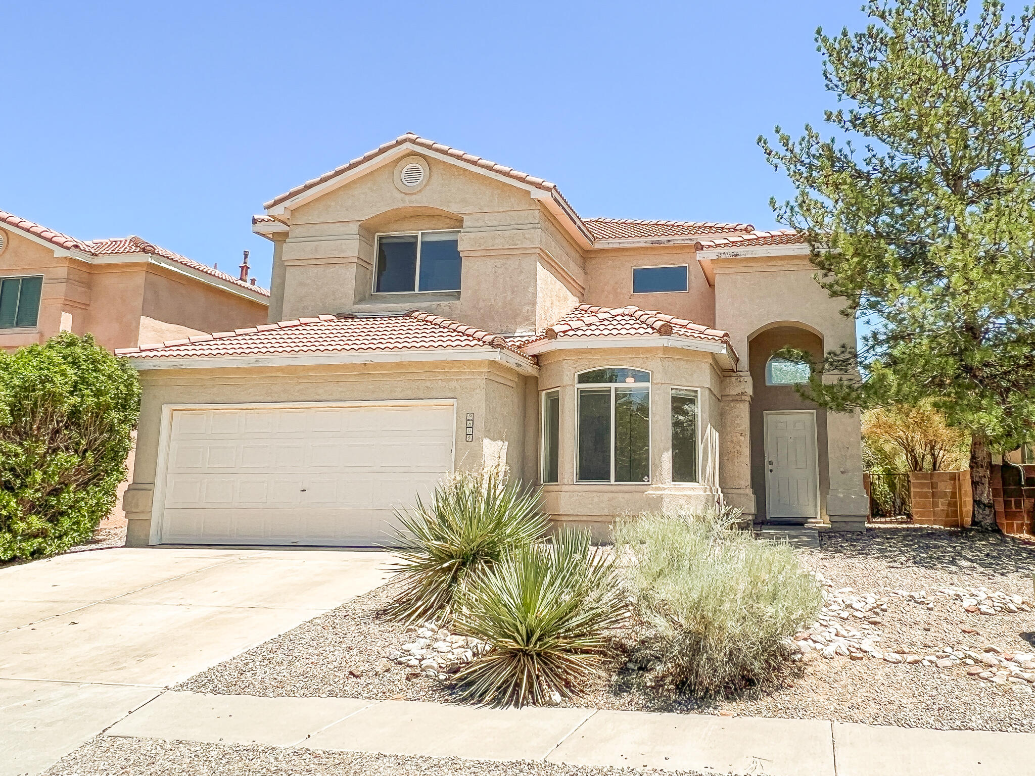 Open Houses: Saturday, 10/1, 1-3pm and Sunday, 10/2, 1-3 pm. Beautiful mountain views from this 4 bedroom, 2 3/4 bath home. Living room, family room, open kitchen. Master Bedroom has balcony with mountain views, 2 other bedrooms upstairs share a Jack and Jill bath. Guest bedroom on main with separate 3/4 bathroom. Lots of closet space. Natural light, massive windows, cathedral ceilings. Backyard with patio, mature trees. Backyard landscaping completed. Offer now!