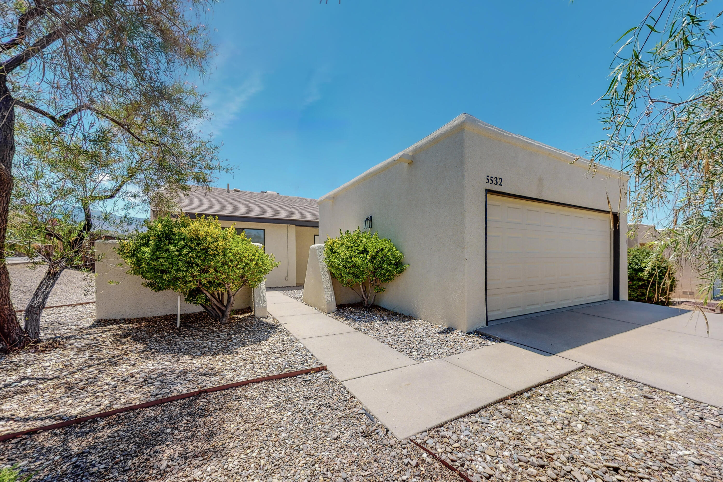 5532 Amistad Road NE, Albuquerque, NM 87111