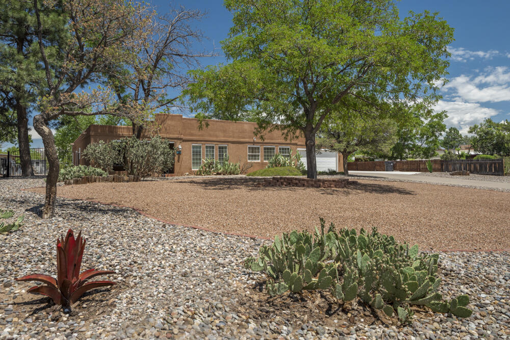 5203 Ironwood Drive NW, Albuquerque, NM 87114