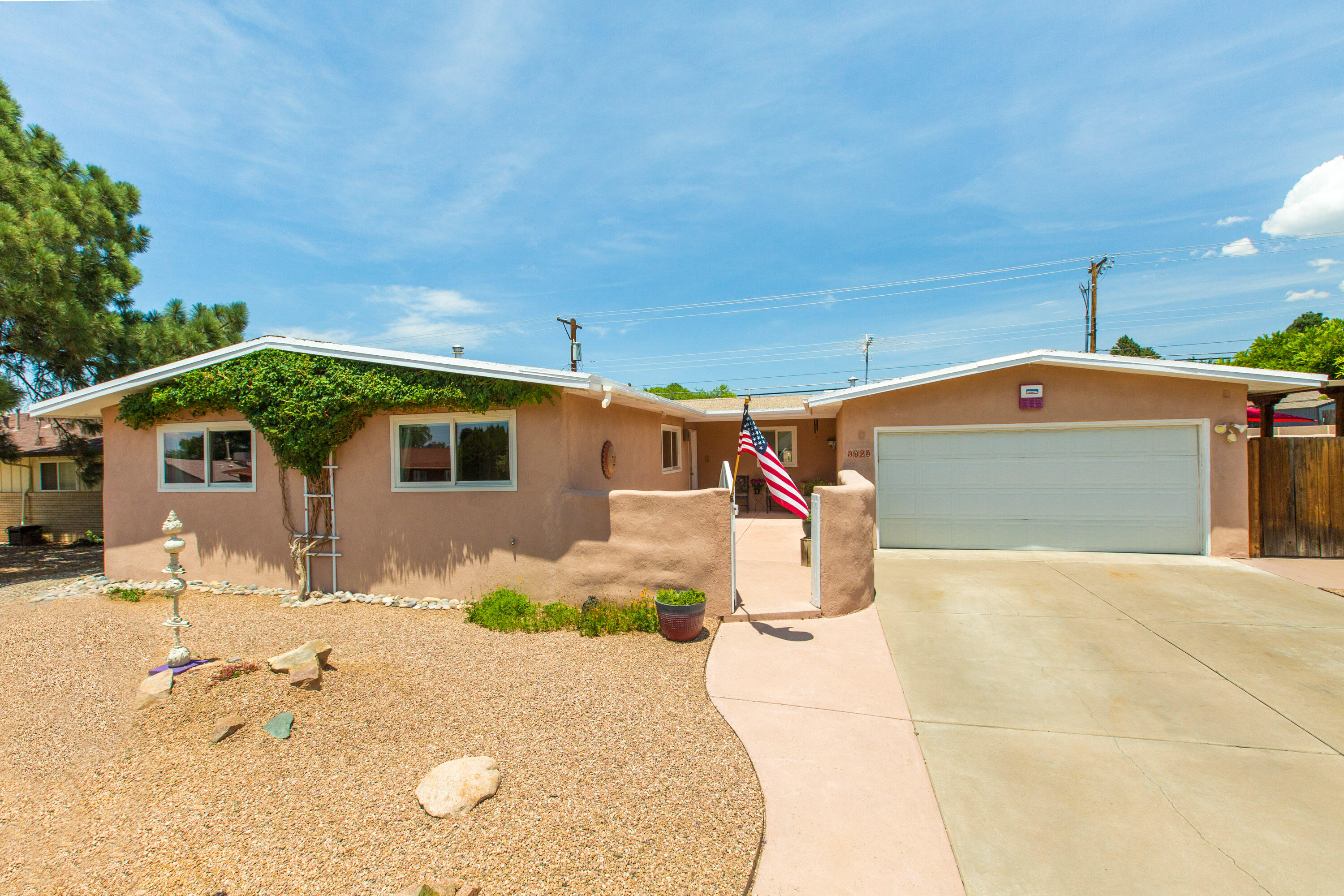 9029 La Barranca Avenue NE, Albuquerque, NM 87111