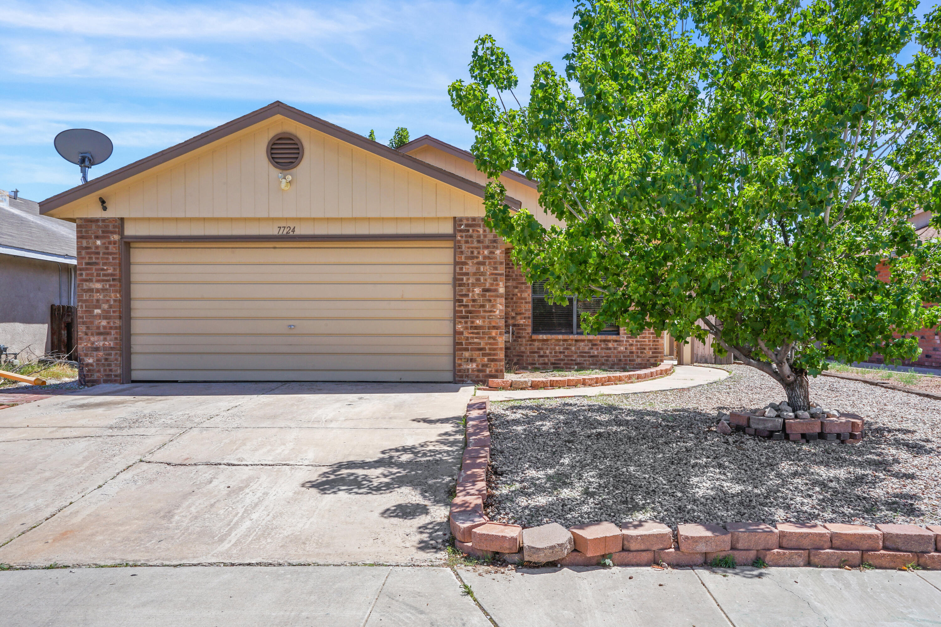 7724 San Augustine Street NW, Albuquerque, NM 87120