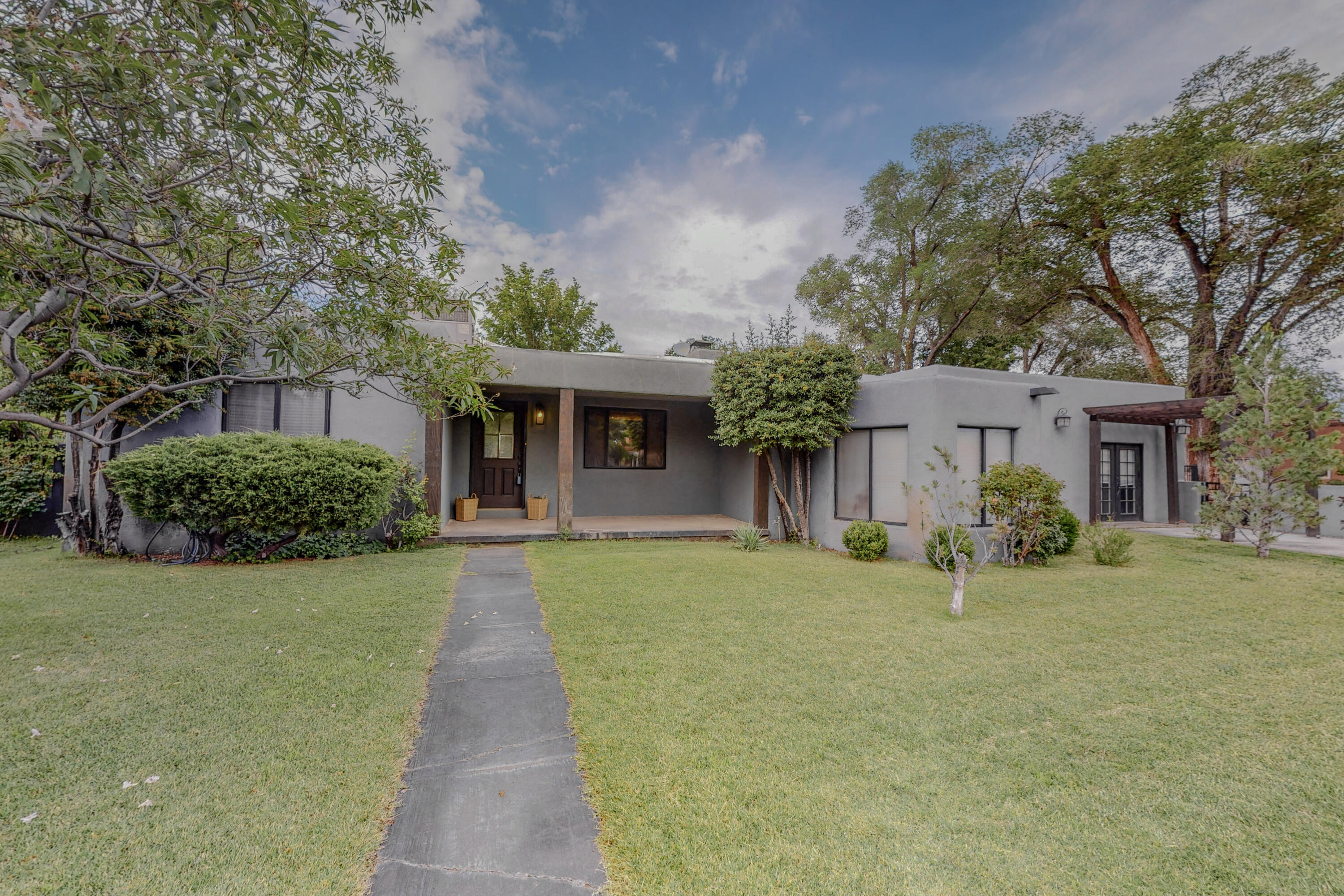 519 Charles Place NW, Los Ranchos, NM 87107