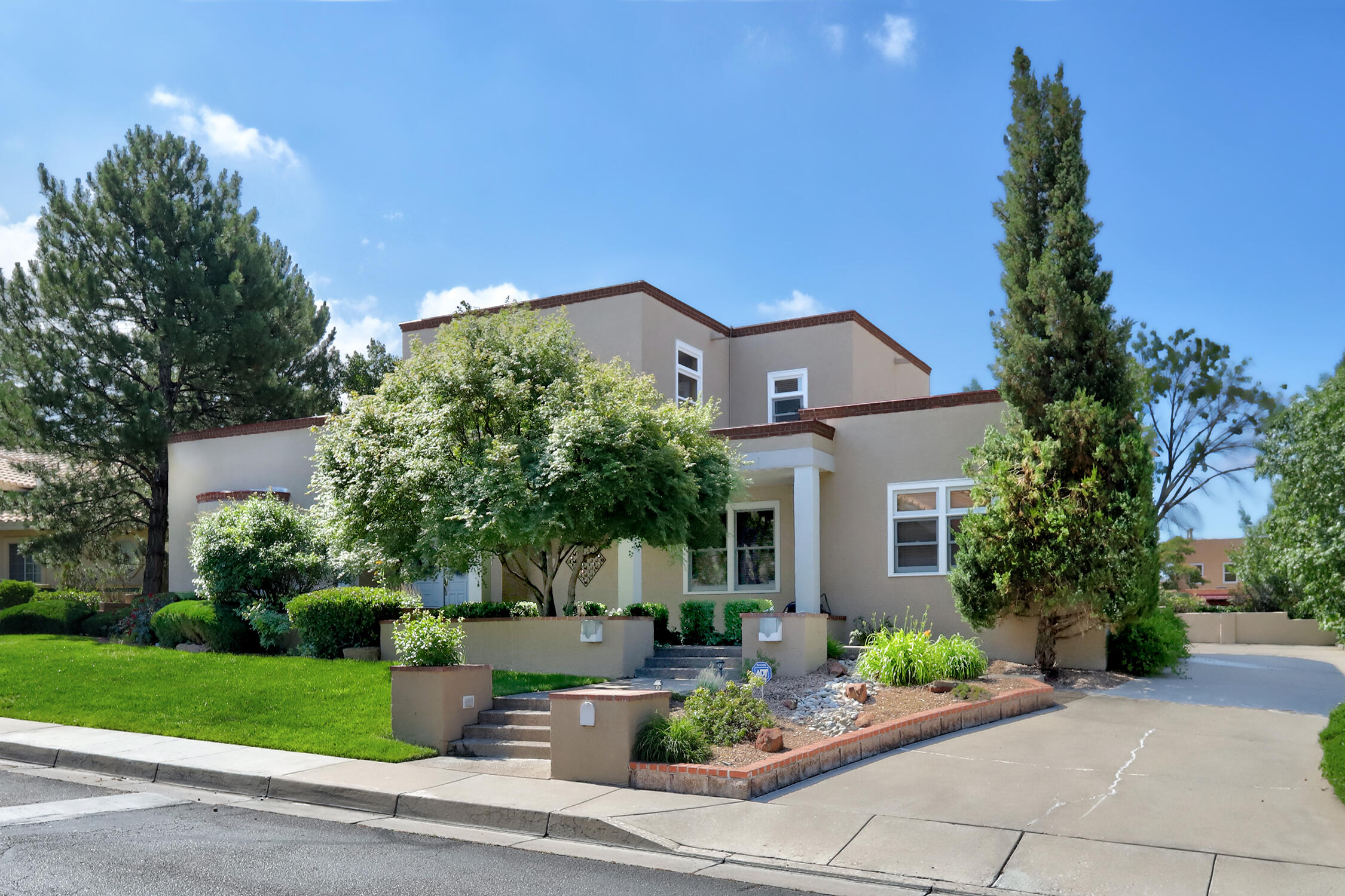 11216 Country Club NE, Albuquerque, NM 87111