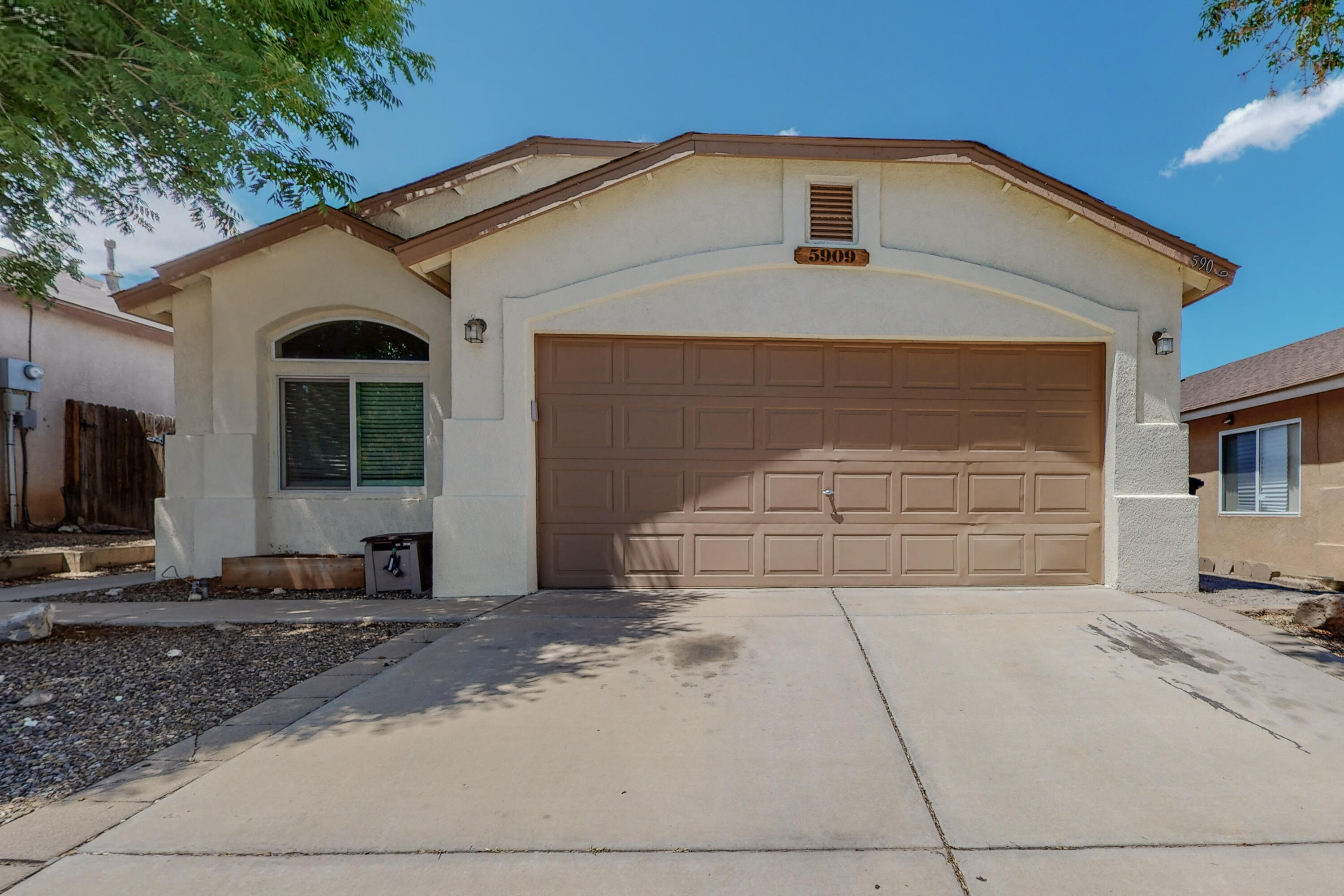 Beautiful Longford home in Paradise Skies. 4 Bedrooms, 2 full baths, w/2 Living areas, Vaulted Ceilings and plant shelves and rounded corners. Laminate Wood Flooring throughout, NO CARPET, SOLAR, Tankless Water Heater, and low maintenance landscaping front and back yards. New roof in 2019. Nice Stainless appliances. Recently painted inside and out.