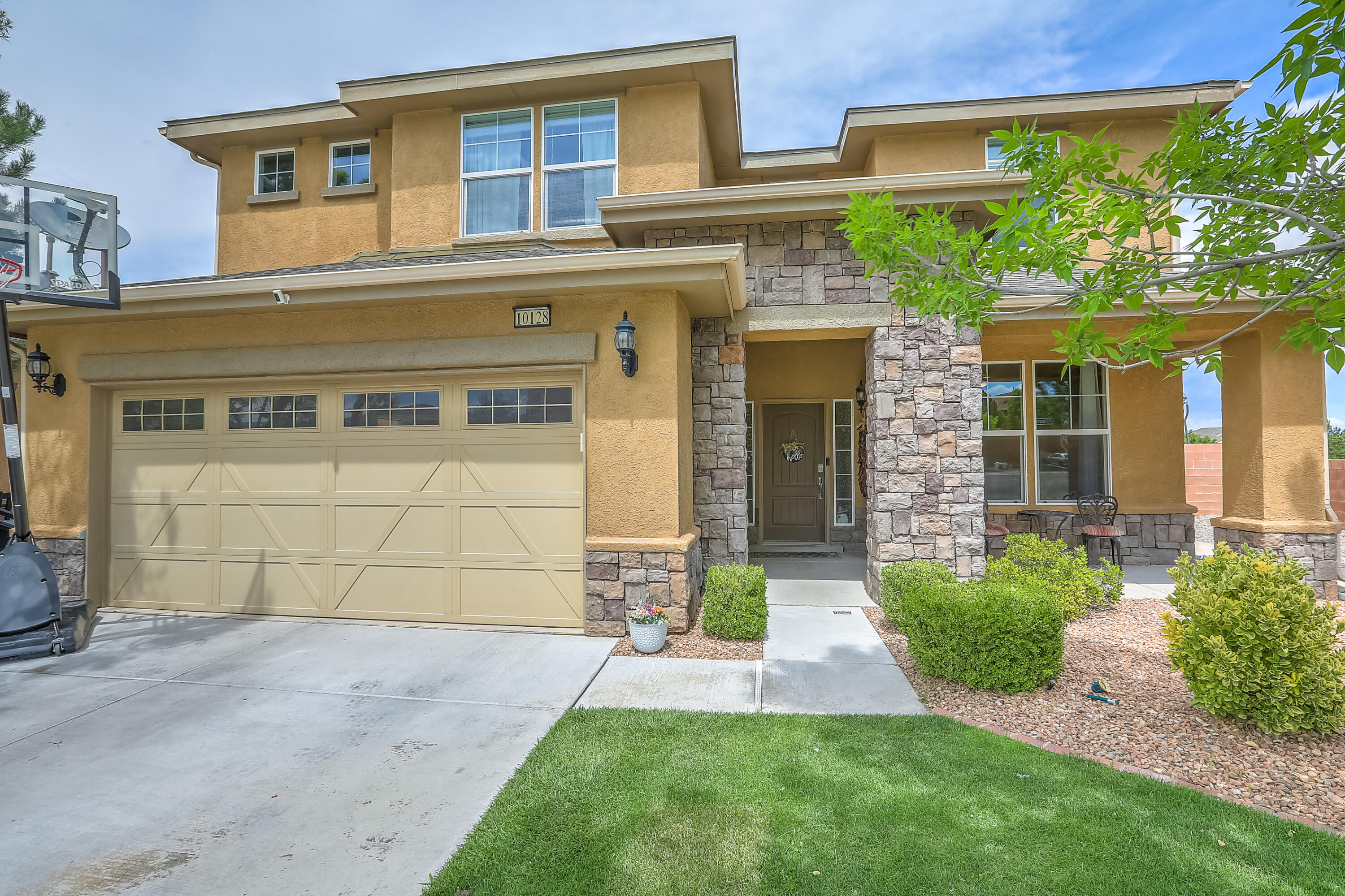 Ventana Vista Beauty! Spacious 5 bedroom home offers 2+ living areas, 3 baths, all on an oversized corner lot in a fantastic gated community! Enter to a welcoming foyer and into the many bright open spaces. A well appointed kitchen overlooks an amazing back yard. Perfect for play and entertaining, mature landscaping amazing views and perfectly shaded in the afternoon. Upstairs there is the Primary suite retreat and lovely ensuite in addition you can relax and unwind on the private balcony with stunning views. 4 more generous sized bedrooms, one bedroom on the main floor, next to an updated bath. Refrigerated air, newer lighting and newer ceiling fans throughout. Surrounded by parks, walking and biking trails. Schedule a private showing and take in all this home has to offer!