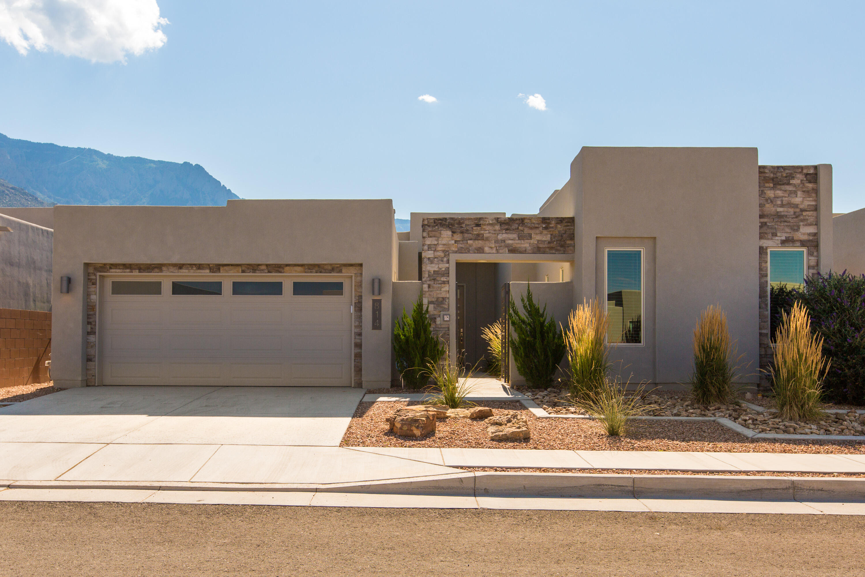 814 Mountain Hawk Drive NE, Albuquerque, NM 87122