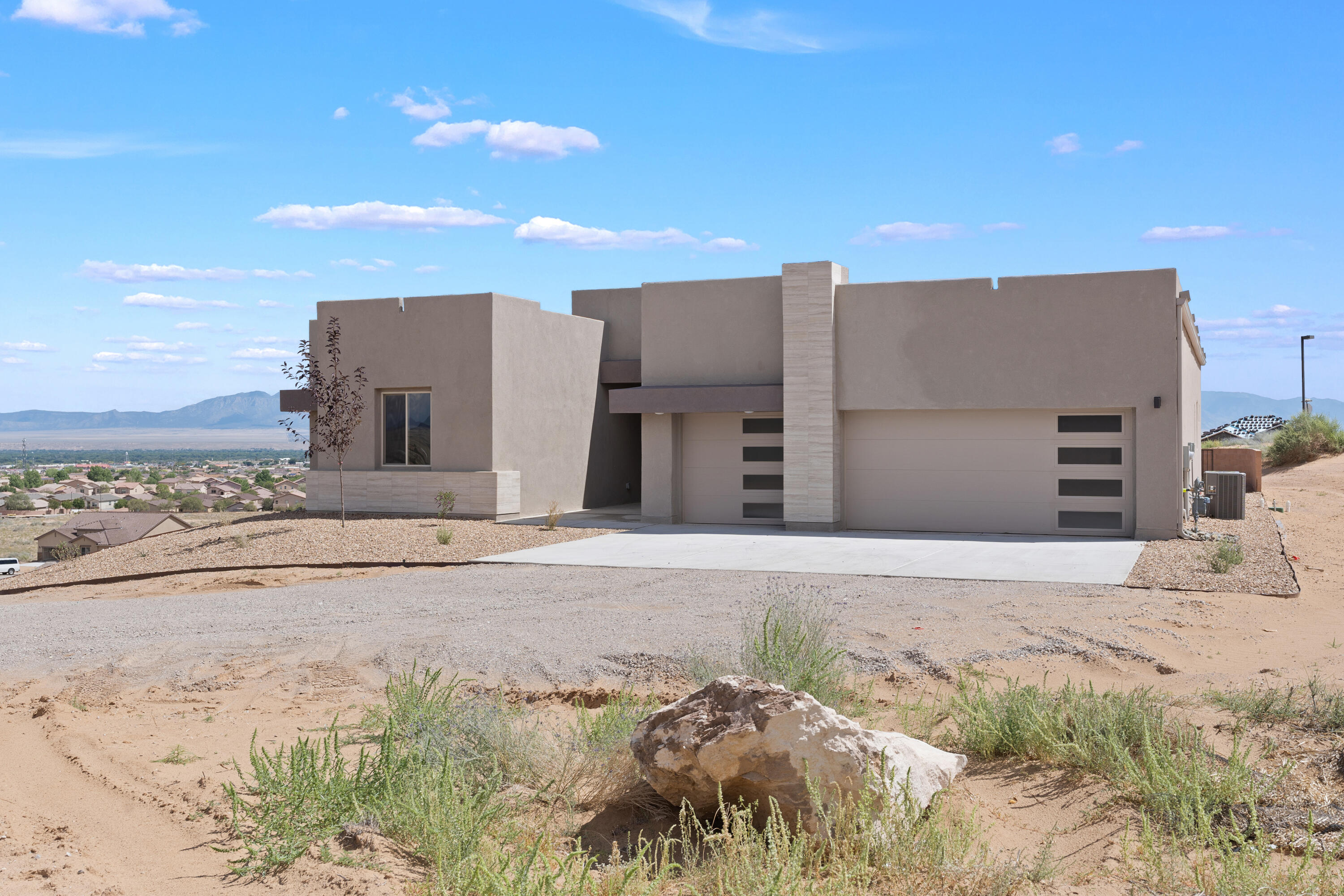 881 Vista Grande, Los Lunas, NM 87031