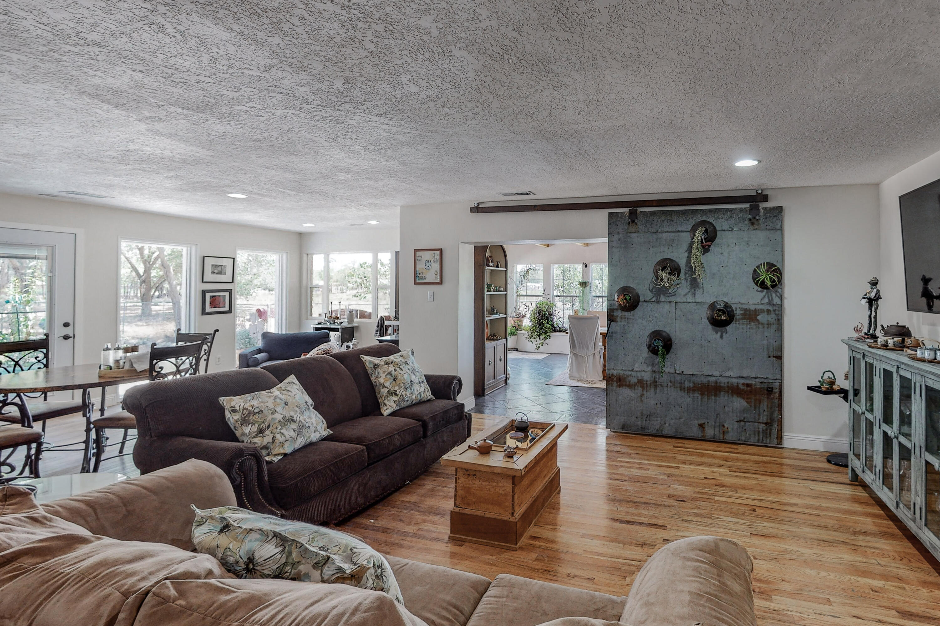 2425 Malpais Road SW, Albuquerque, NM 87105