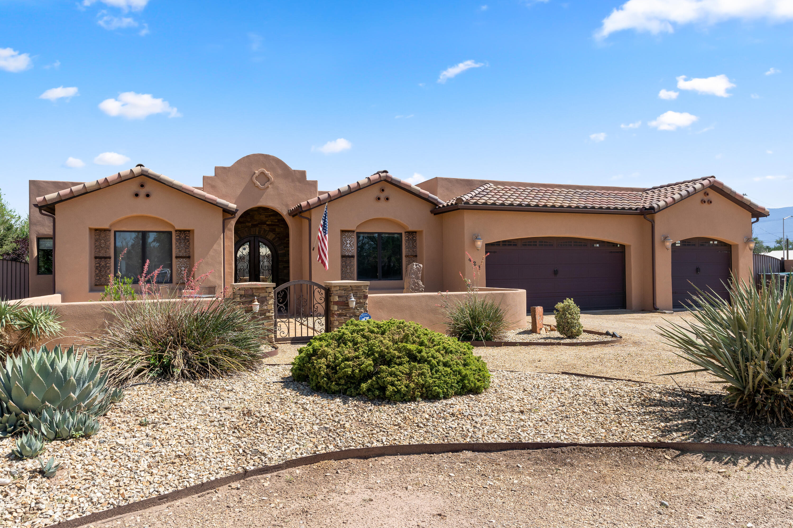 421 Mullen Road NW, Los Ranchos, NM 87107