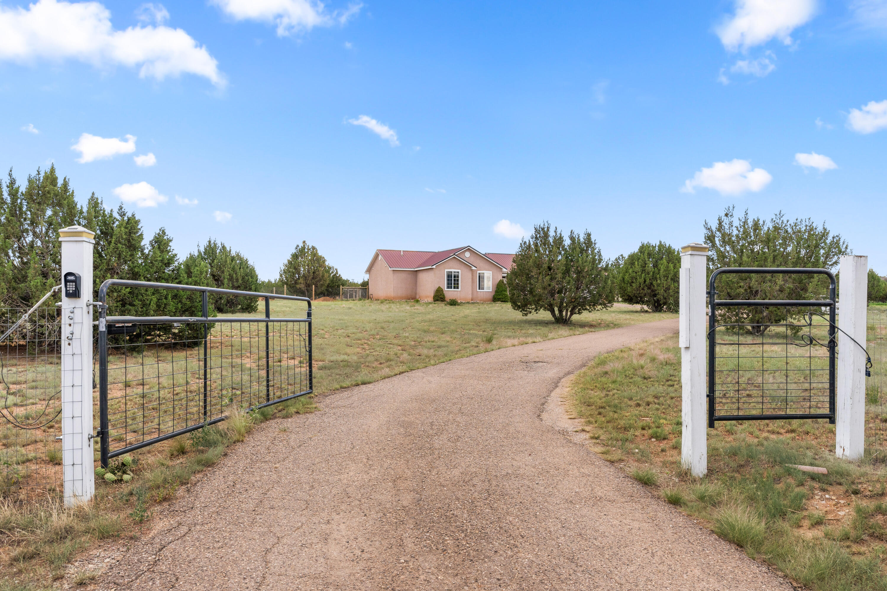 32 Pinto Road, Edgewood, NM 87015