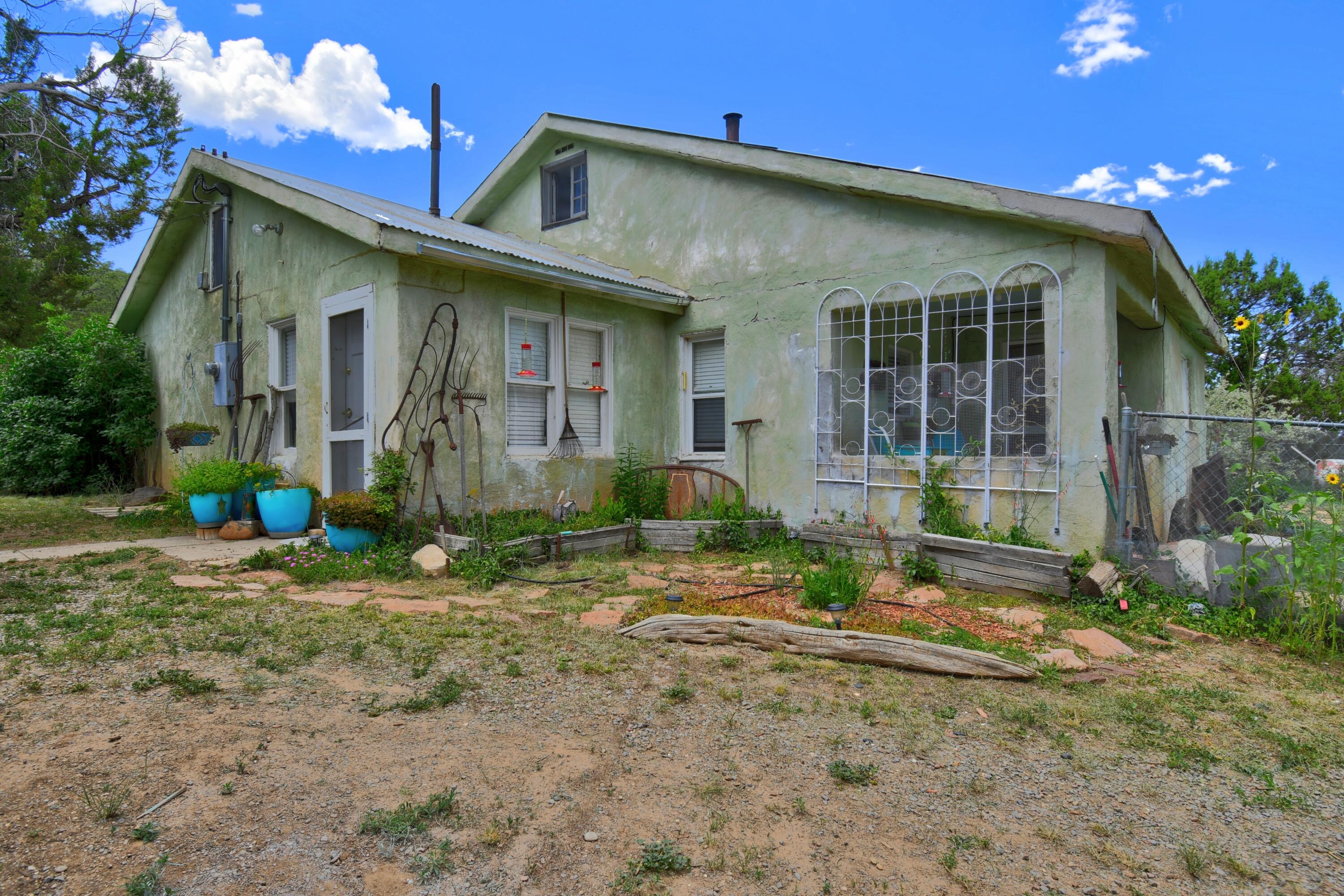 293 Barton Road, Edgewood, NM 87015