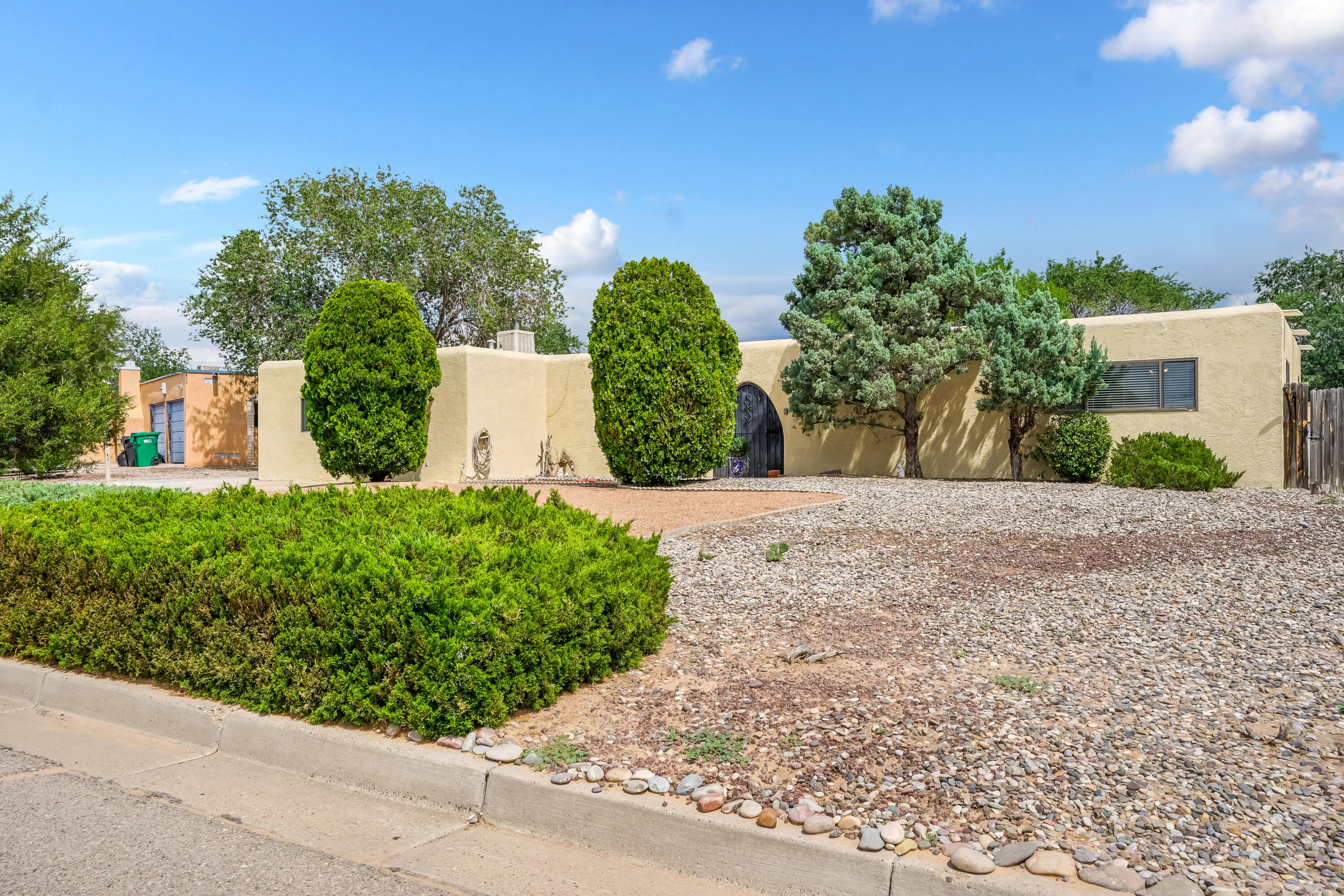 Multi-generational housing in the heart of Rio Rancho.  Walking distance to grocery stores and restaurants.  This home sits on a large lot and is ready for a new owner!  Home requires some updating and is priced accordingly.  TPO roof.  Do not miss your chance at a great home!