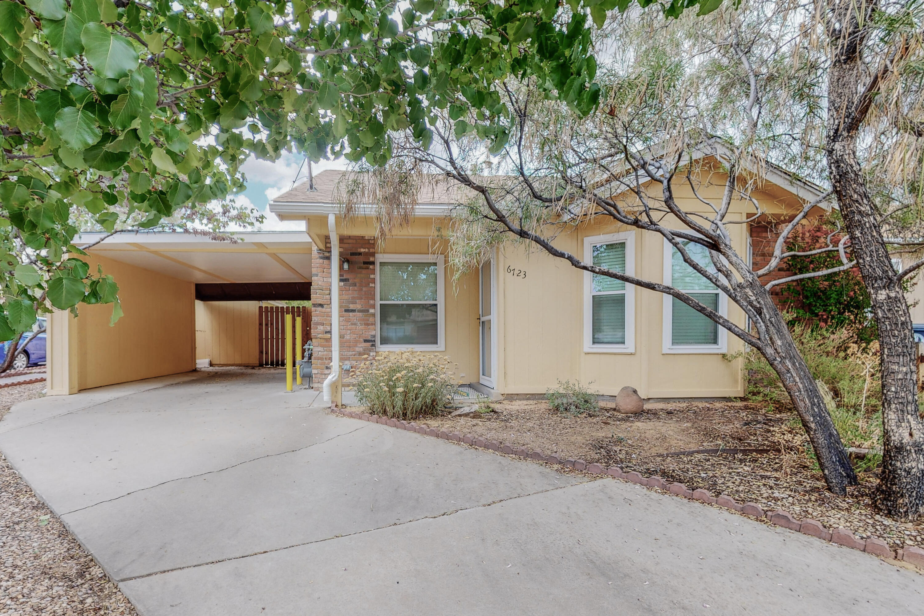 6723 Azuelo Avenue NW, Albuquerque, NM 87120