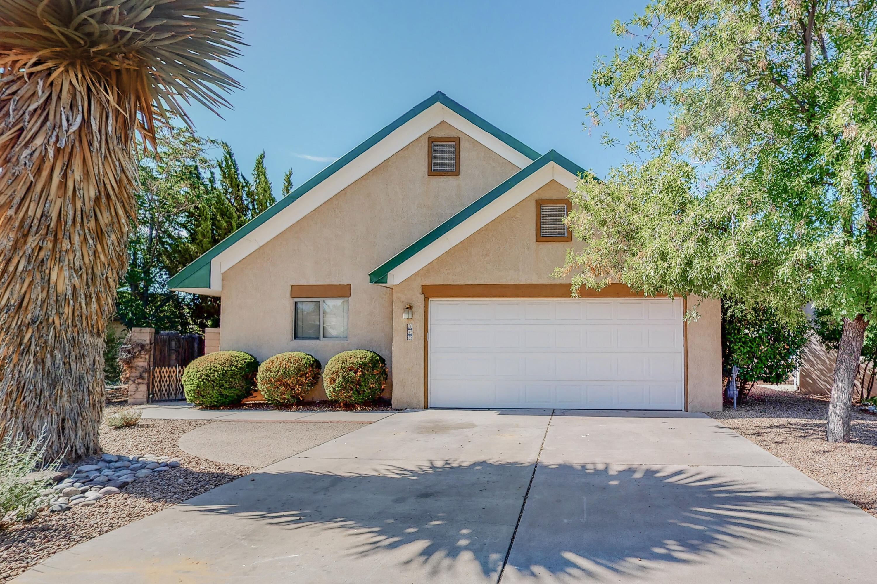316 La Chamisal Lane NW, Los Ranchos, NM 87107