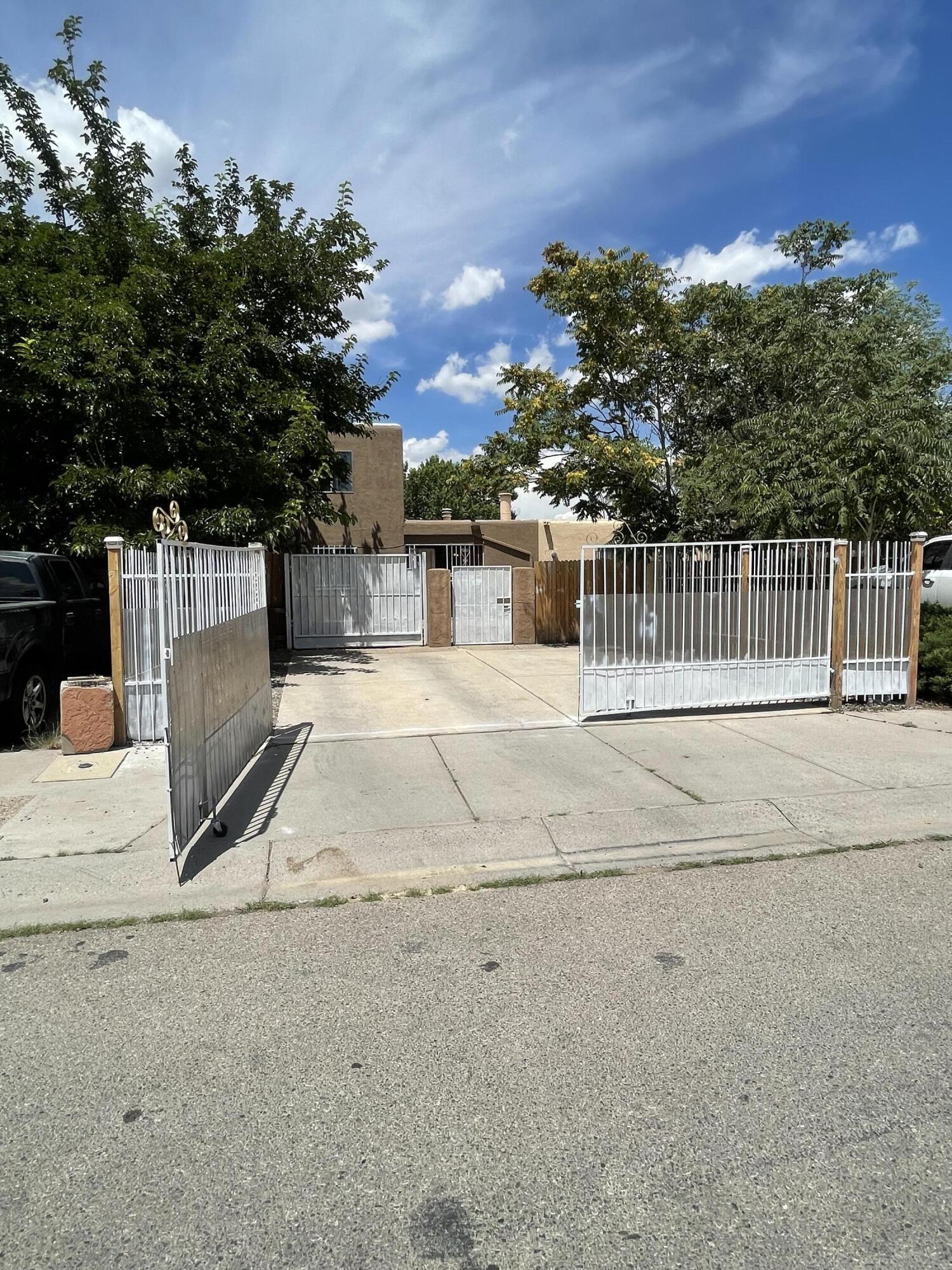 230 La Vida Nueva Del Oeste Road SW, Albuquerque, NM 87105