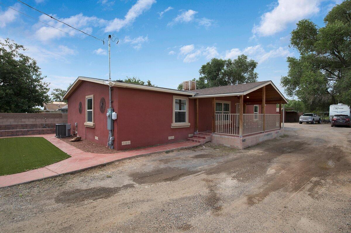 Nice  and Privacy property on the South Valley.Home features 5 bedrooms, 2 baths, large Kitchen, fenced cross and electrical gate. Also with detached storage shed garage!!Connected to city water and city sewer! Bring your offers.