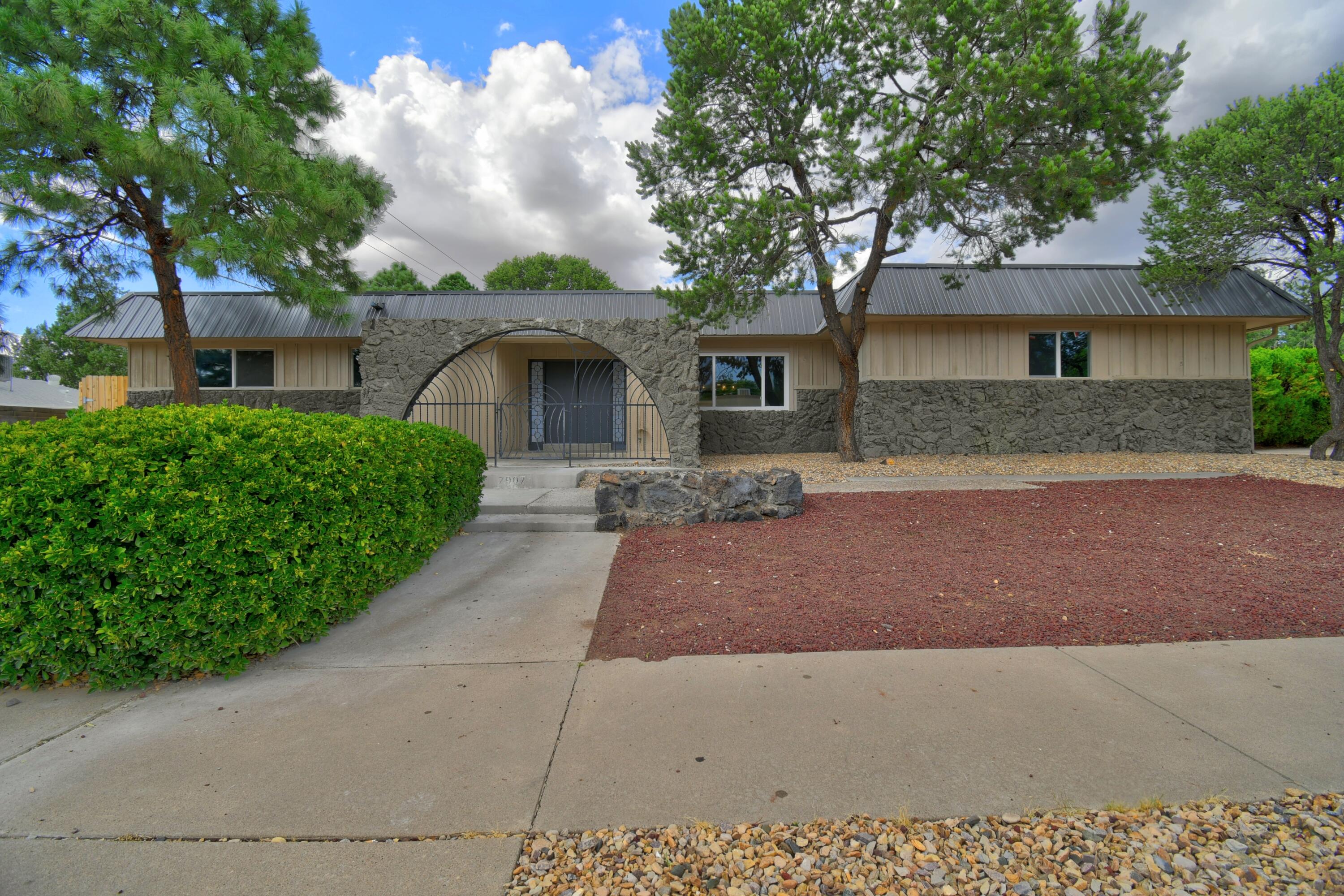 7907 Harwood Avenue NE, Albuquerque, NM 87110