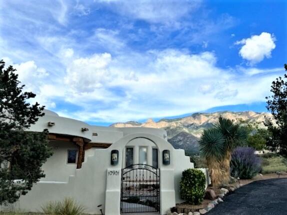 10901 Elena Drive NE, Albuquerque, NM 87122