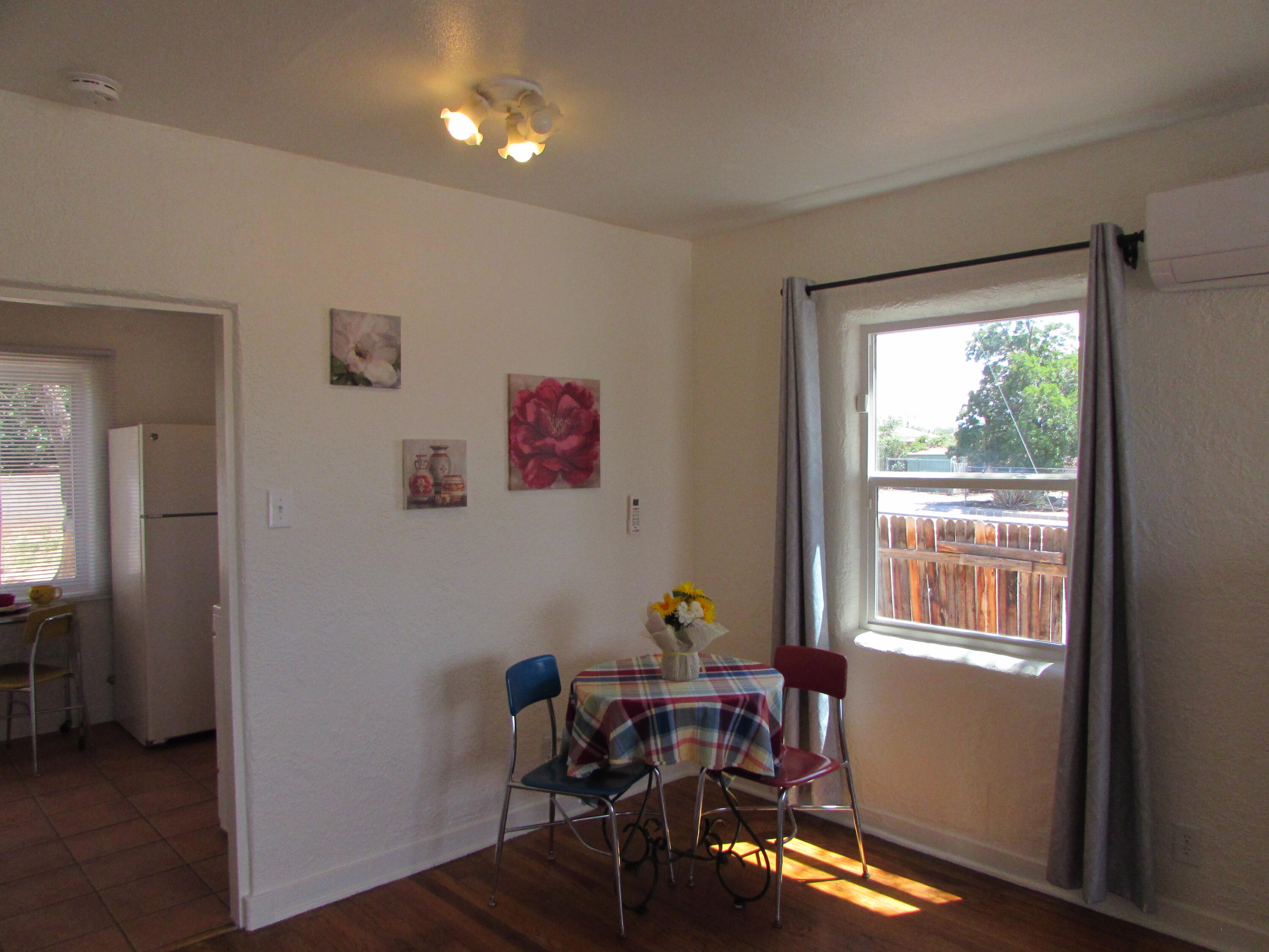 1042 Buena Vista Drive SE, Albuquerque, NM 87106