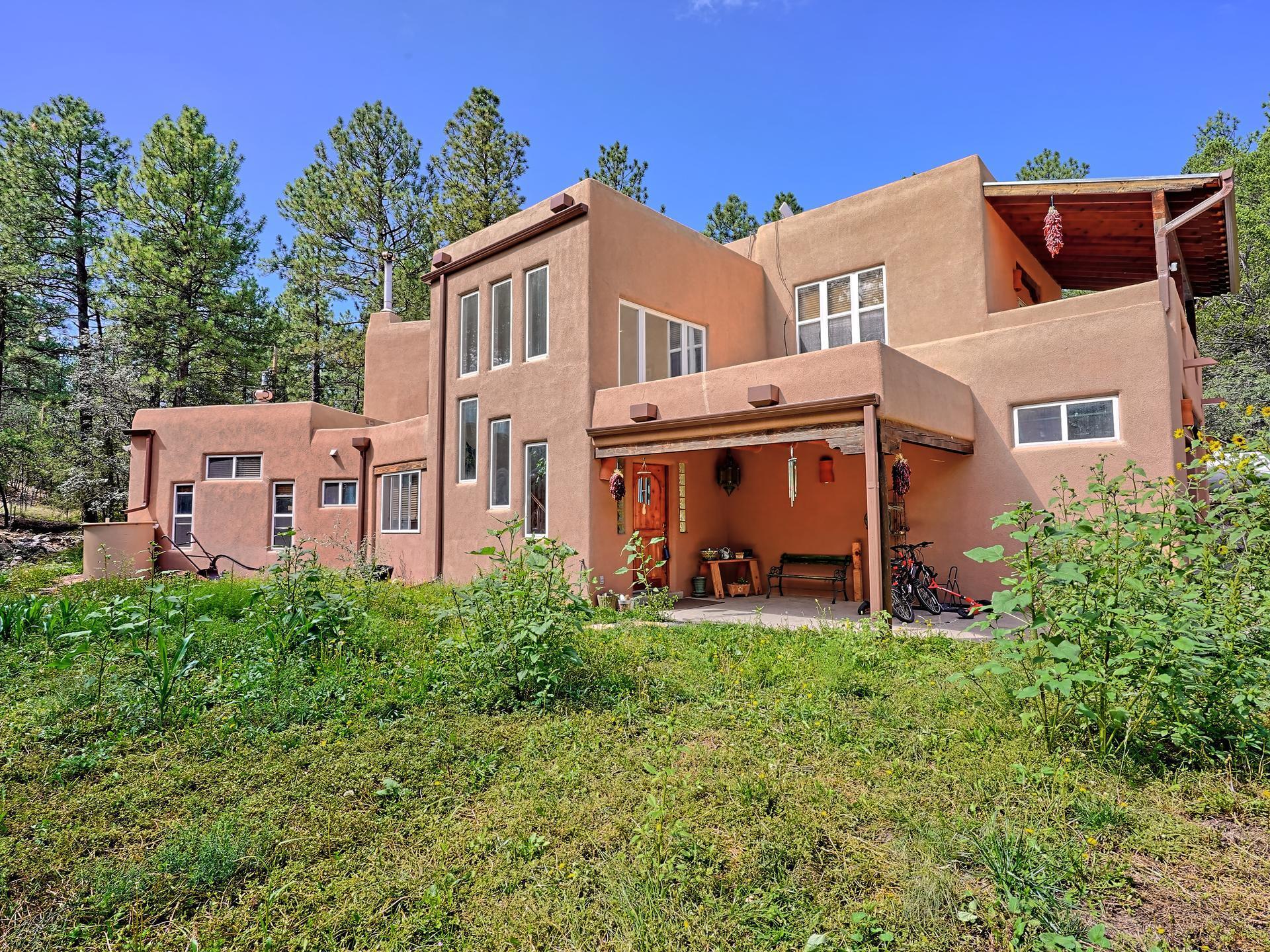 33 Ramble Wood Boulevard, Tijeras, NM 87059
