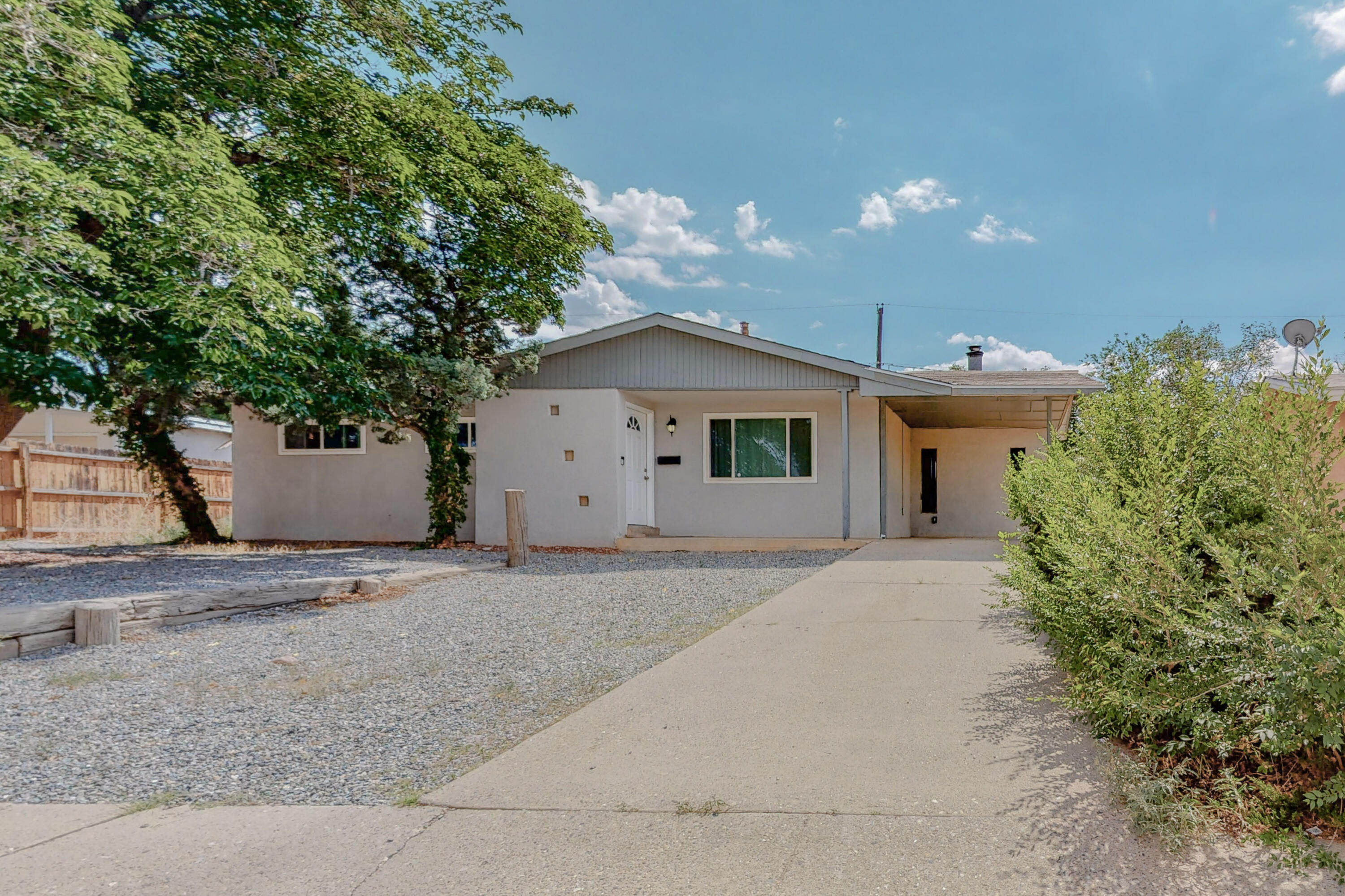 1128 Maxine Street NE, Albuquerque, NM 87112