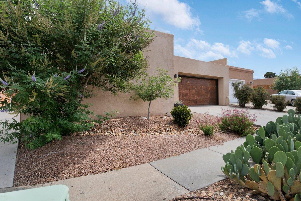 6044 Vista Campo Road NE, Albuquerque, NM 87109