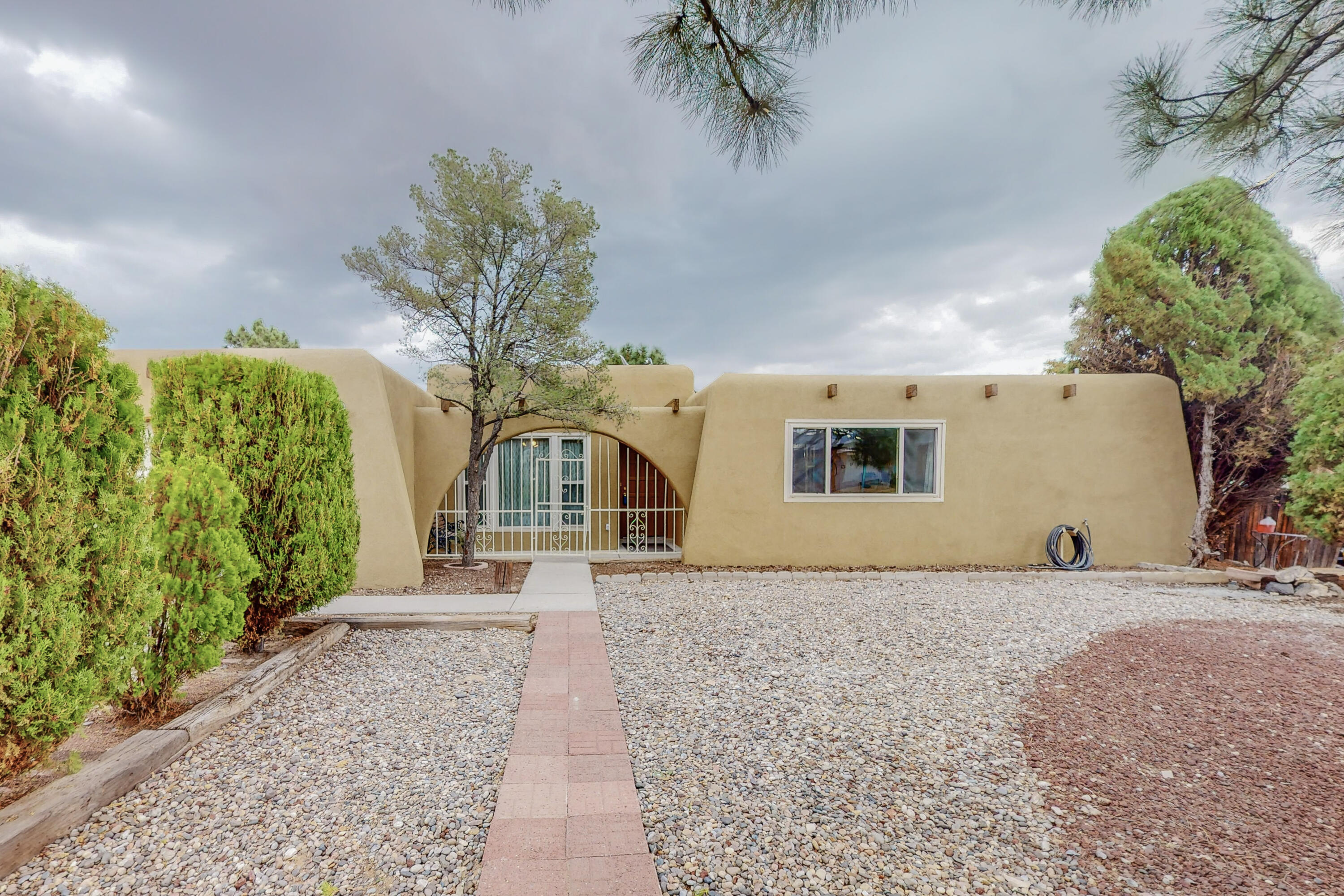 10000 La Paz Drive NW, Albuquerque, NM 87114