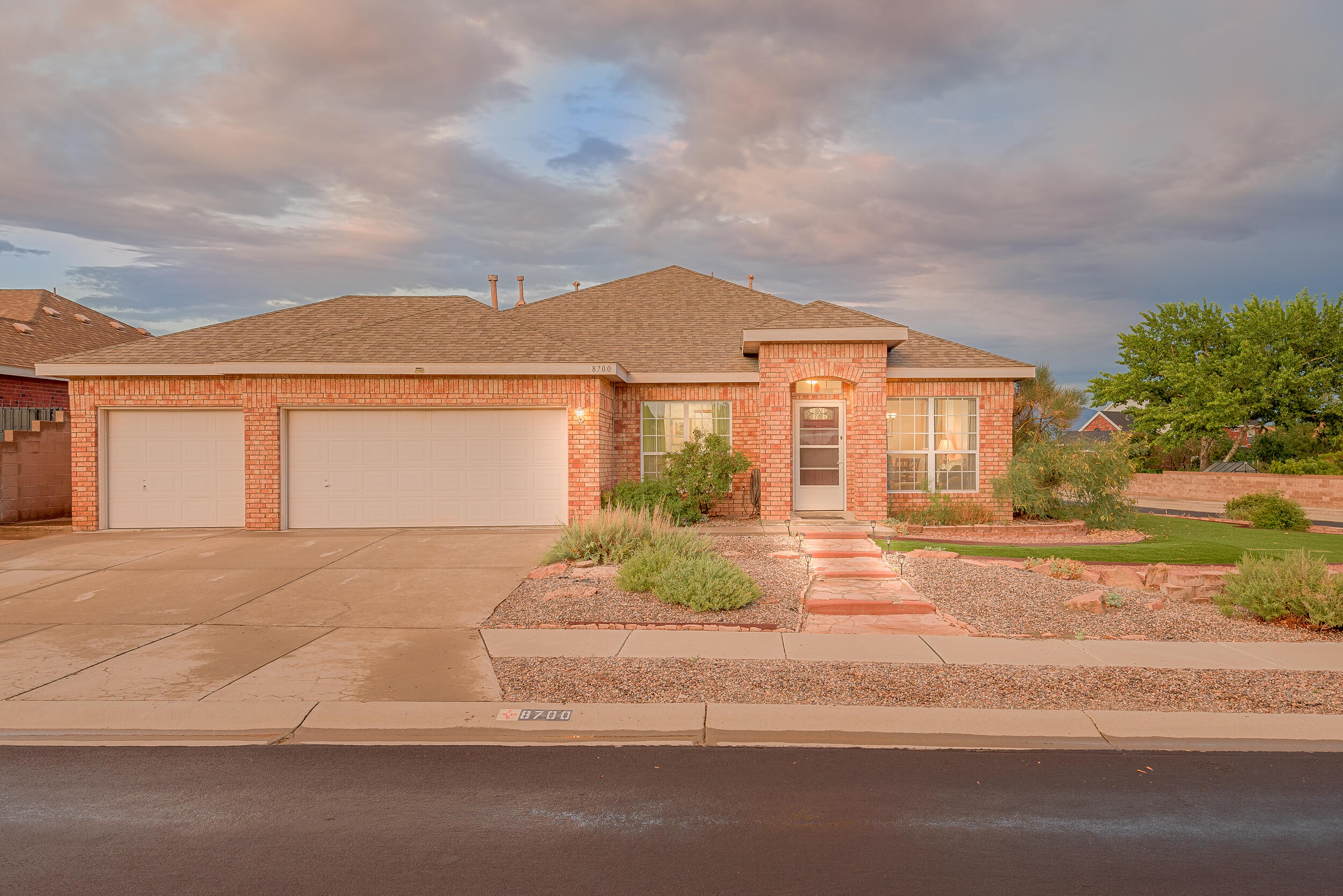 8700 Pinecrest Drive NW, Albuquerque, NM 87114